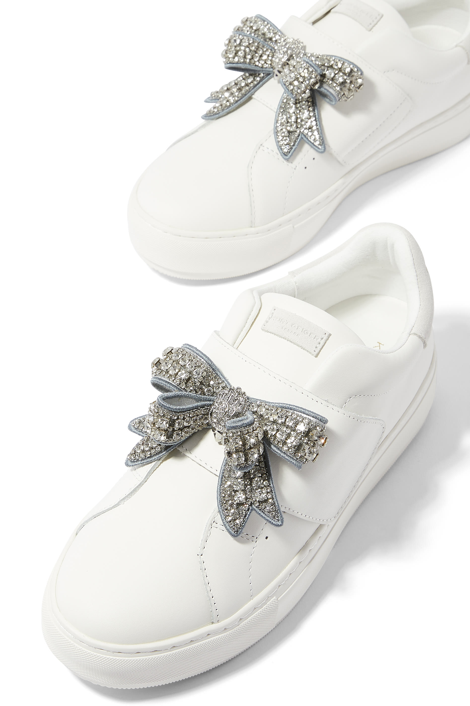 سنيكرز لاني بنعل سميك وربطة فيونكة