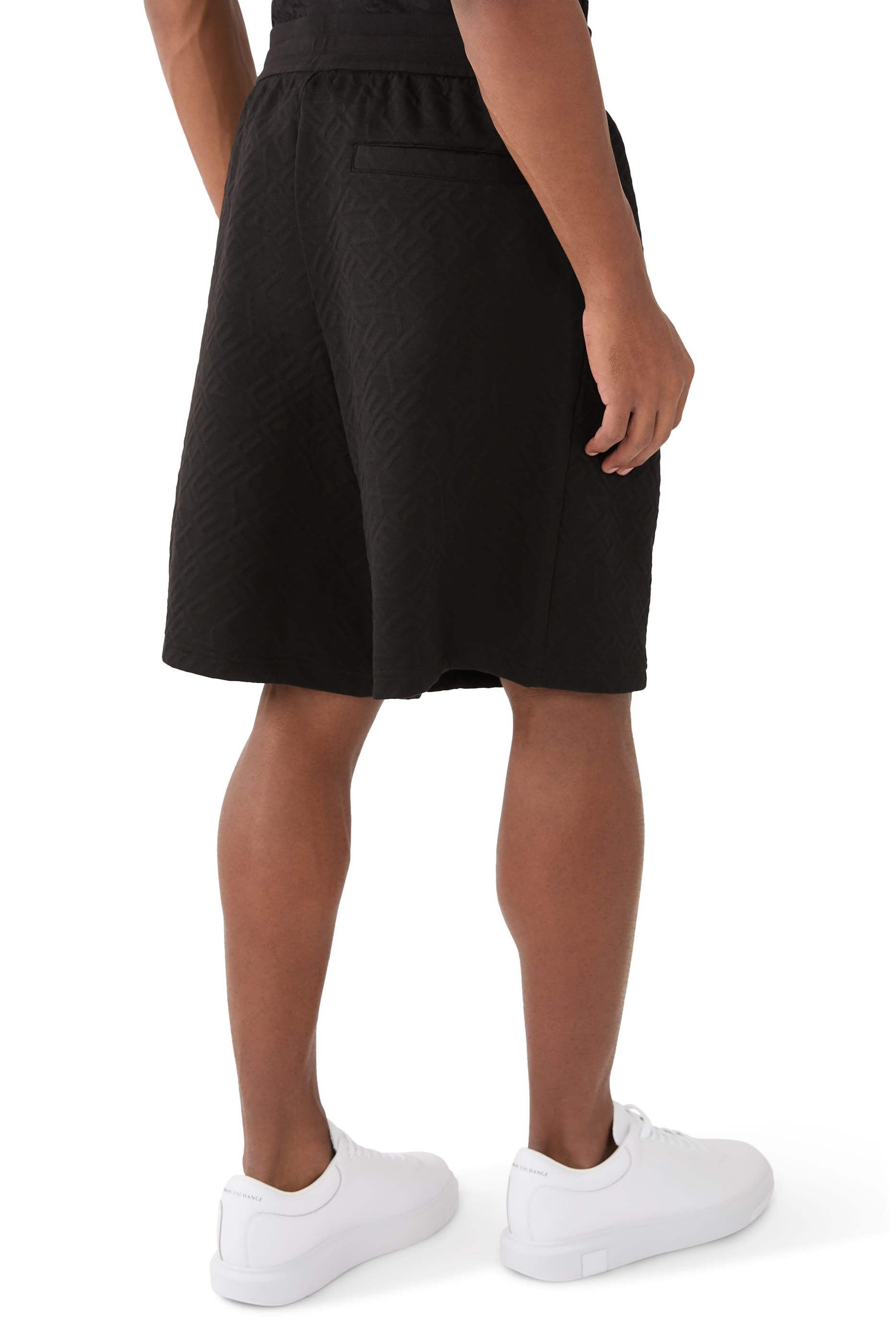 شورت بحروف شعار الماركة بالكامل