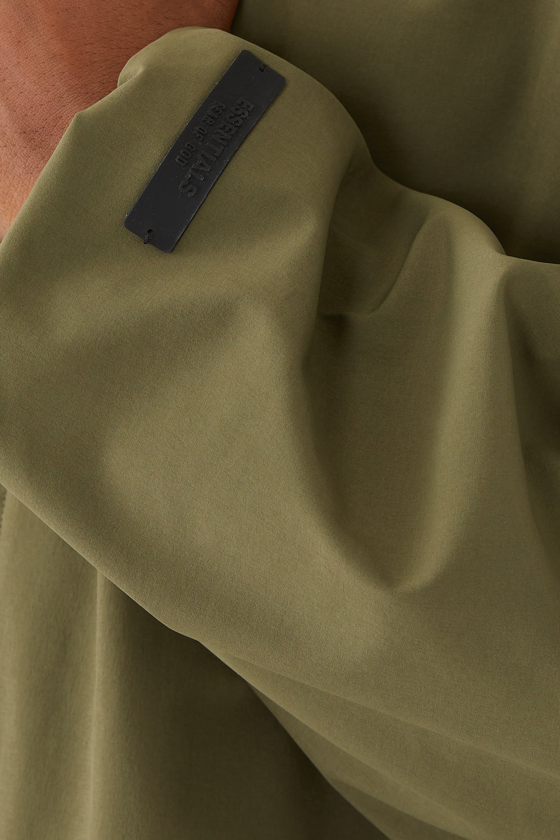 جاكيت بومبر بغطاء رأس نايلون مغلف