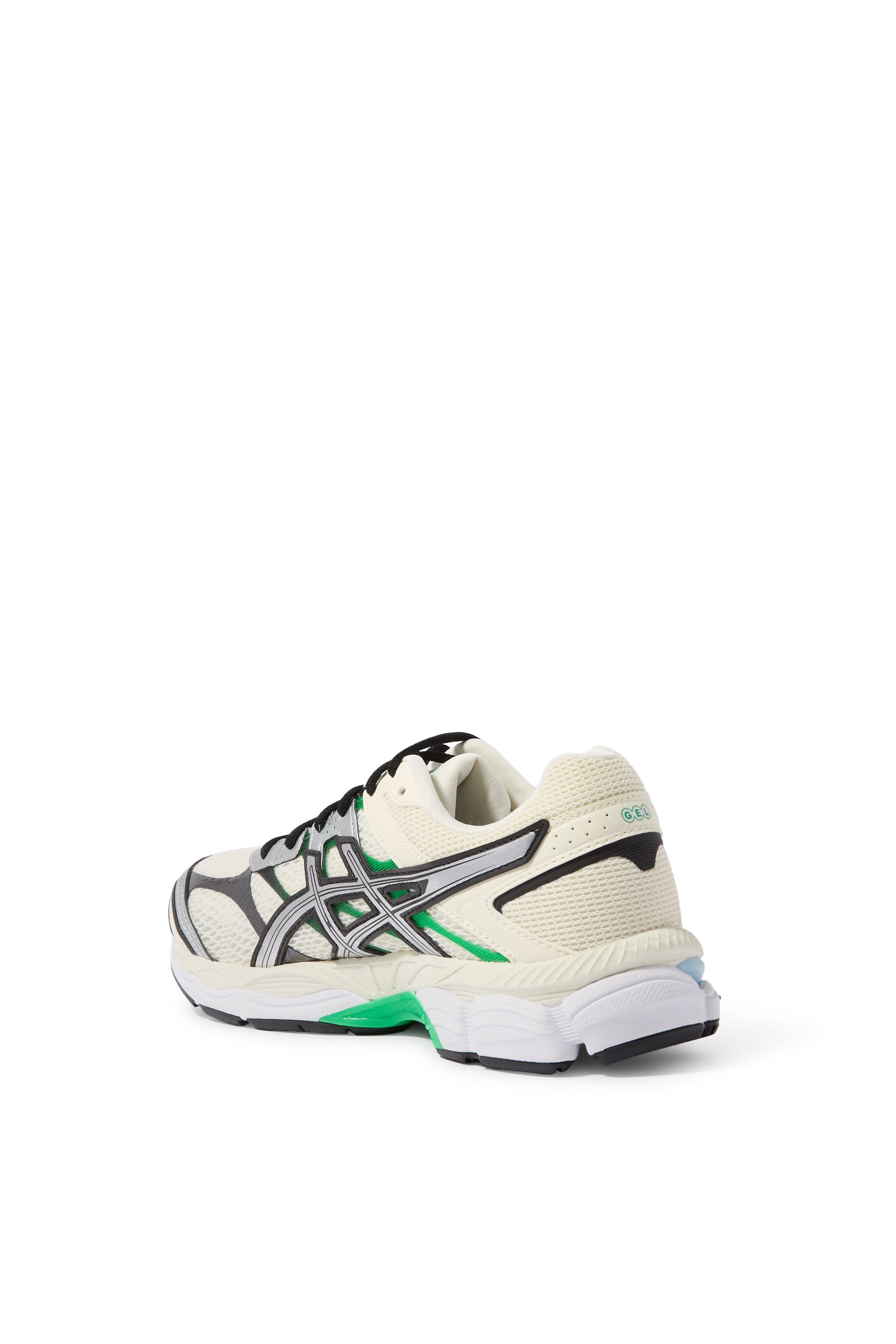 سنيكرز جل-كوميولاس 16