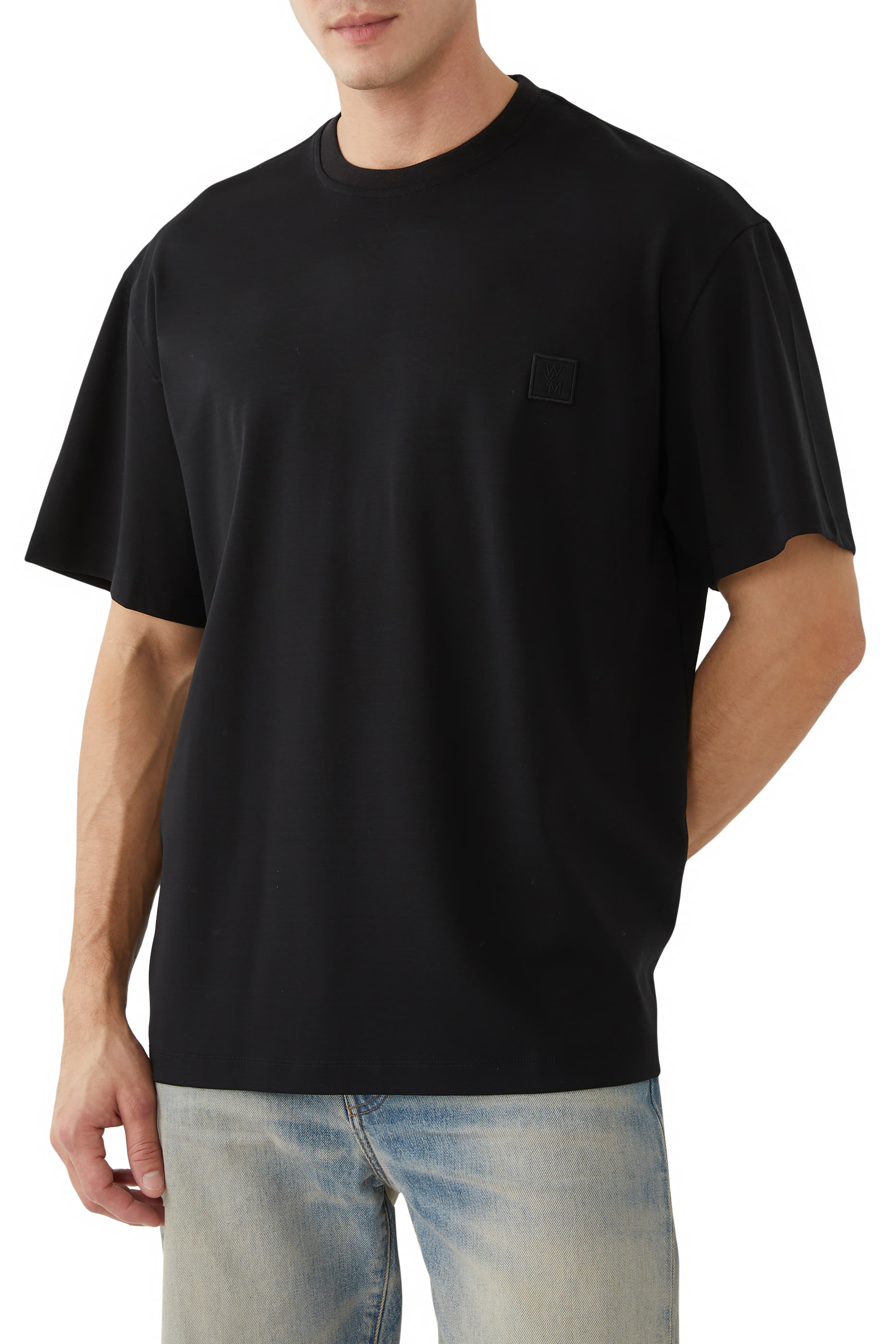 تيشيرت بشعار الماركة وطبعة زهور