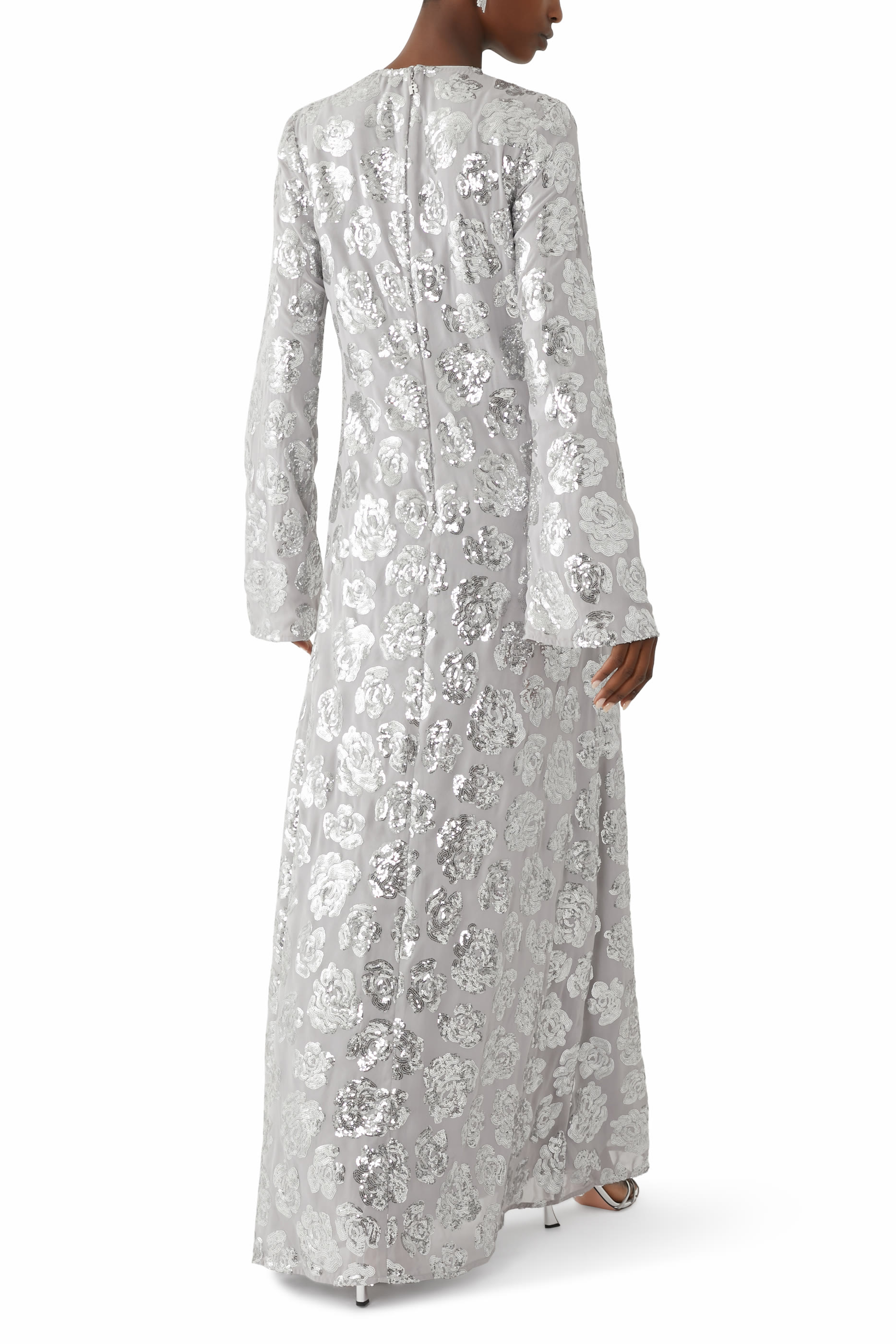 فستان طويل شيفون مطرز بالترتر