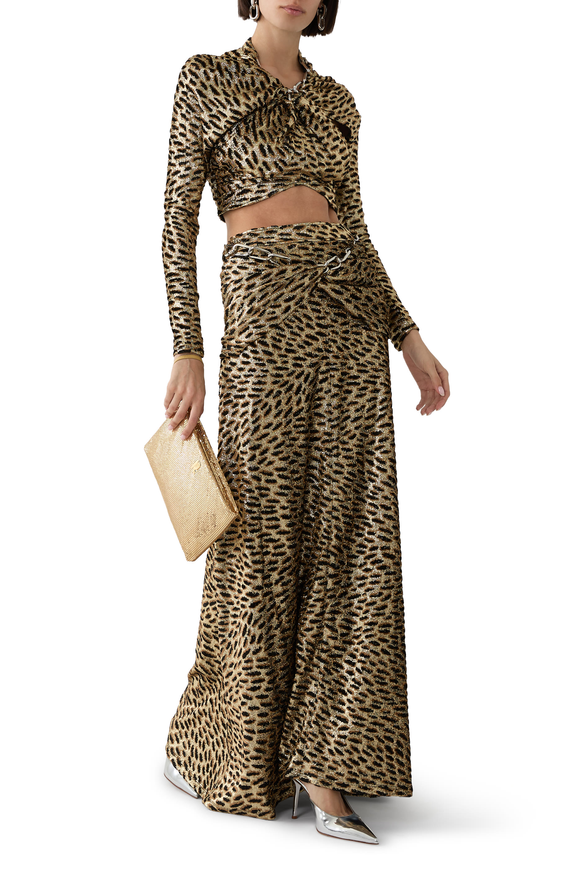 تنورة بقصة طويلة