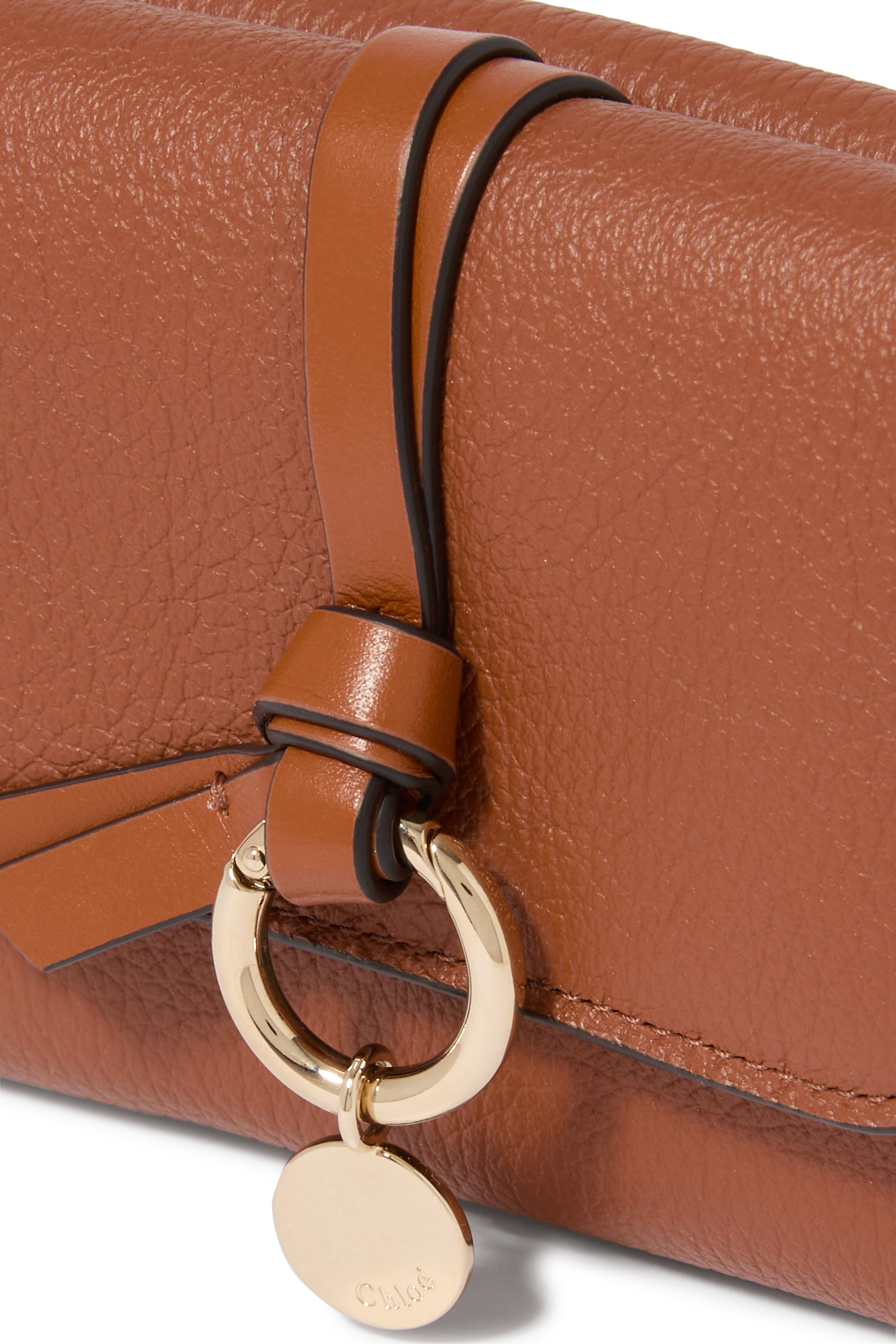 محفظة ألفابت صغيرة بتصميم ثلاثي الطي