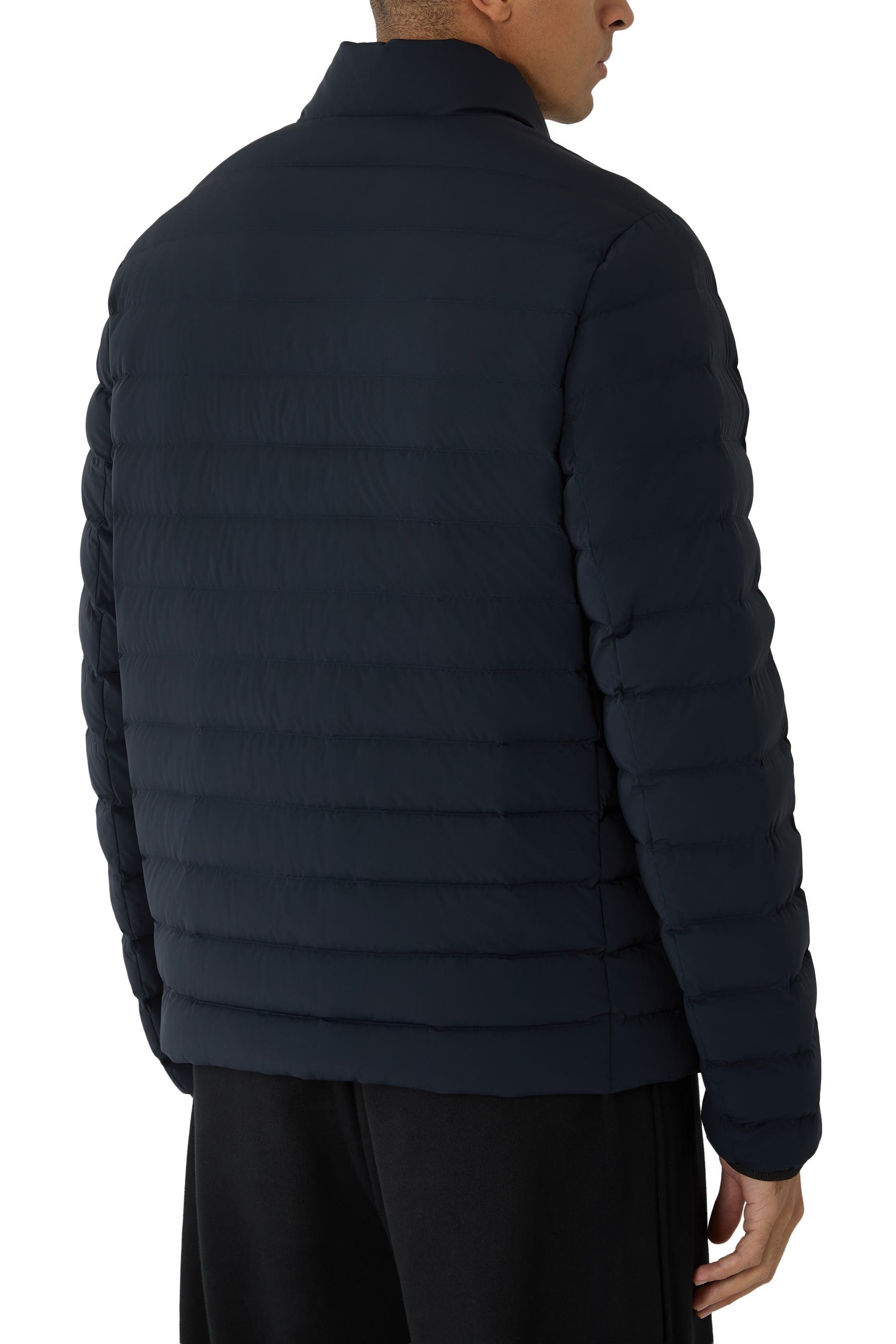 جاكيت بتصميم مبطن بزغب مزين برقعة شعار الماركة