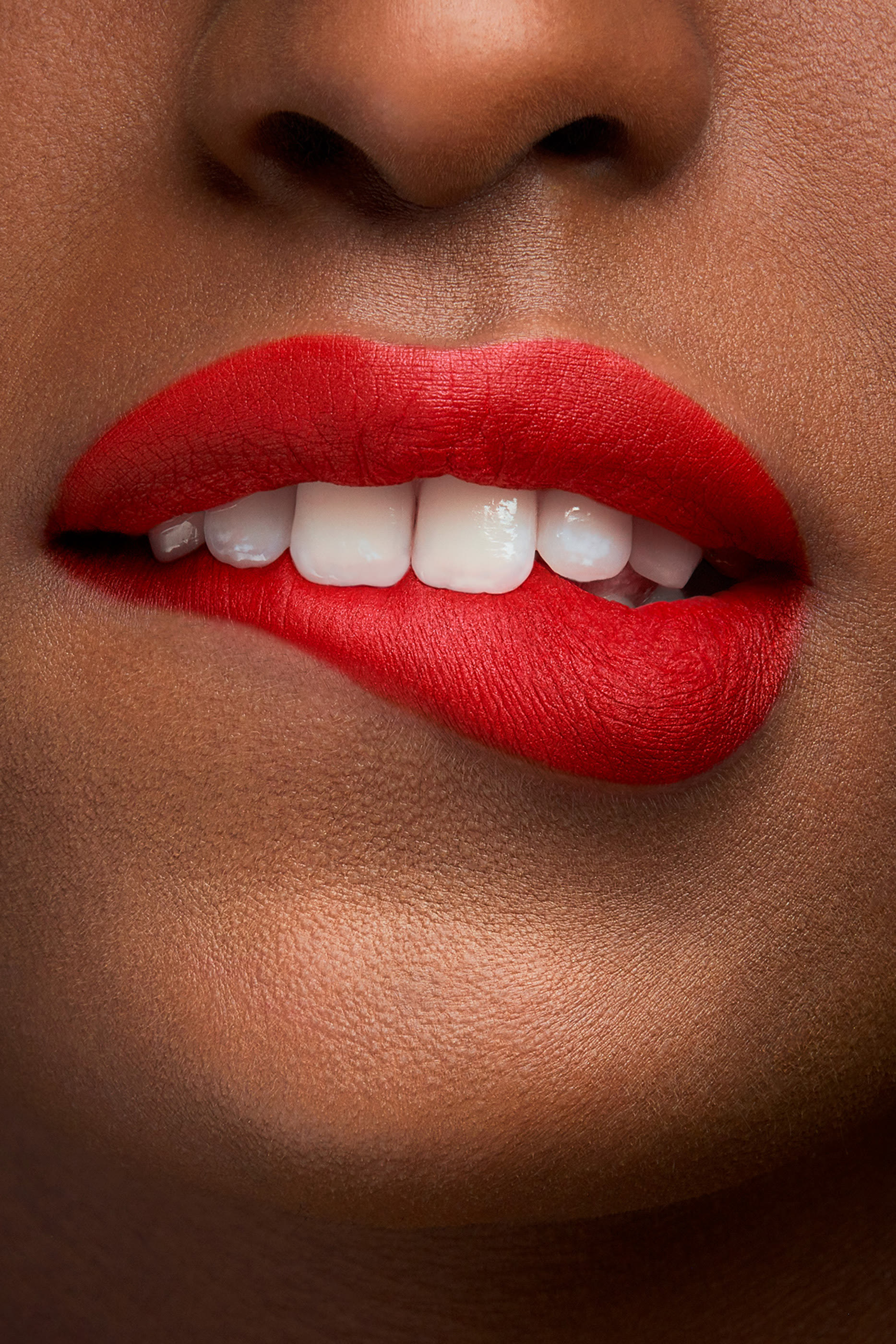 أحمر شفاه لا روج برفيوم الترا سائل غير لامع