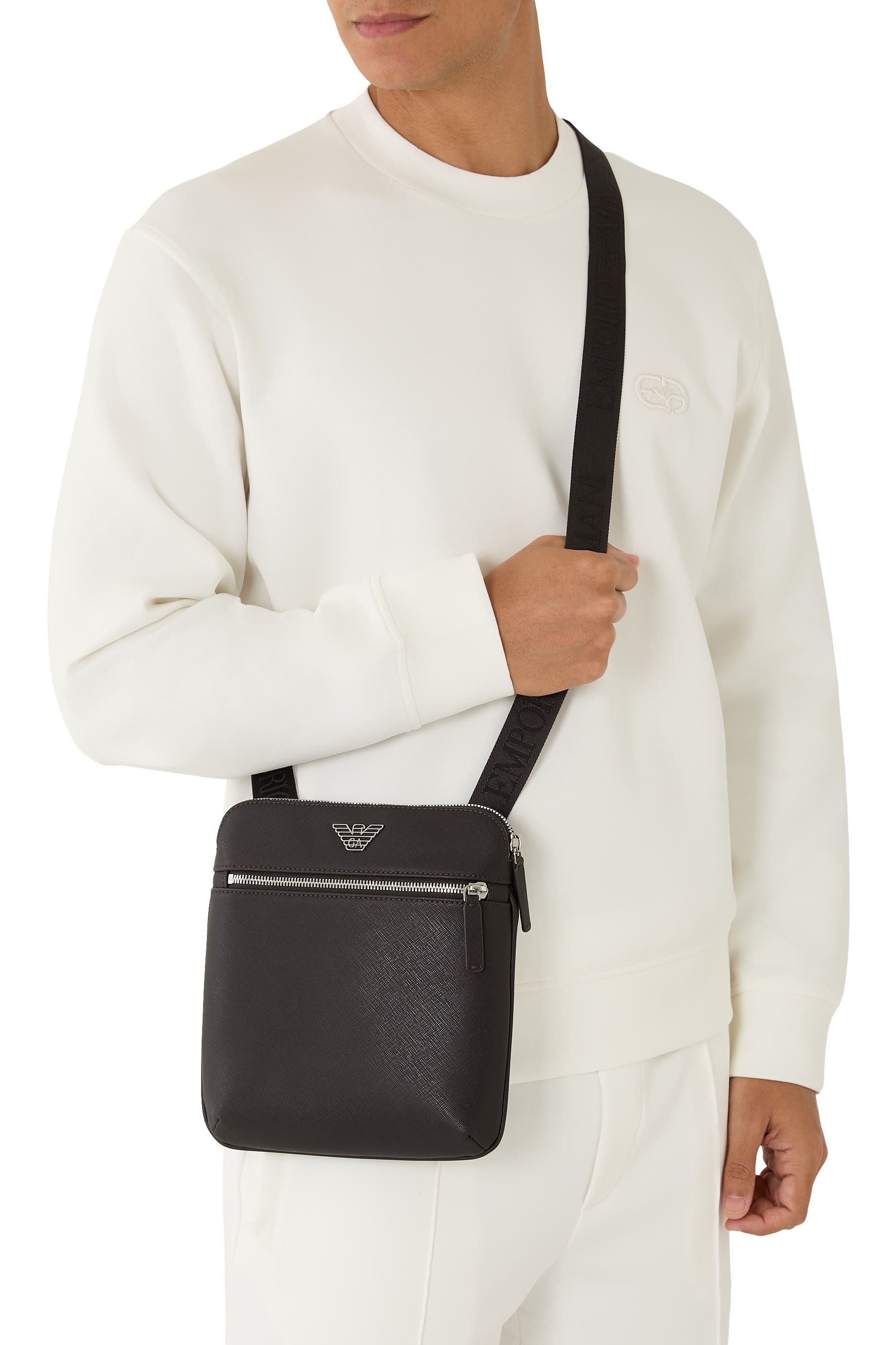 حقيبة كتف مسطحة اي في سي بحلية بشعار النسر جلد سافيانو