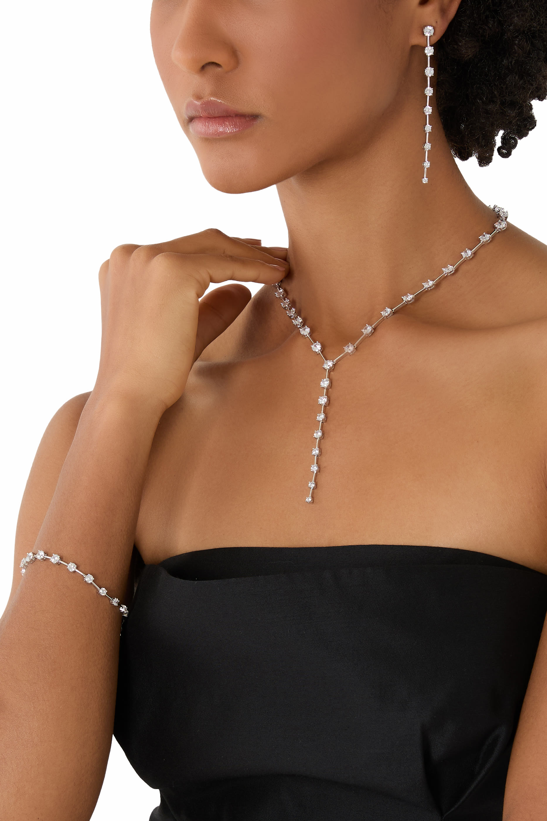 قلادة طويلة على شكل حرف Y