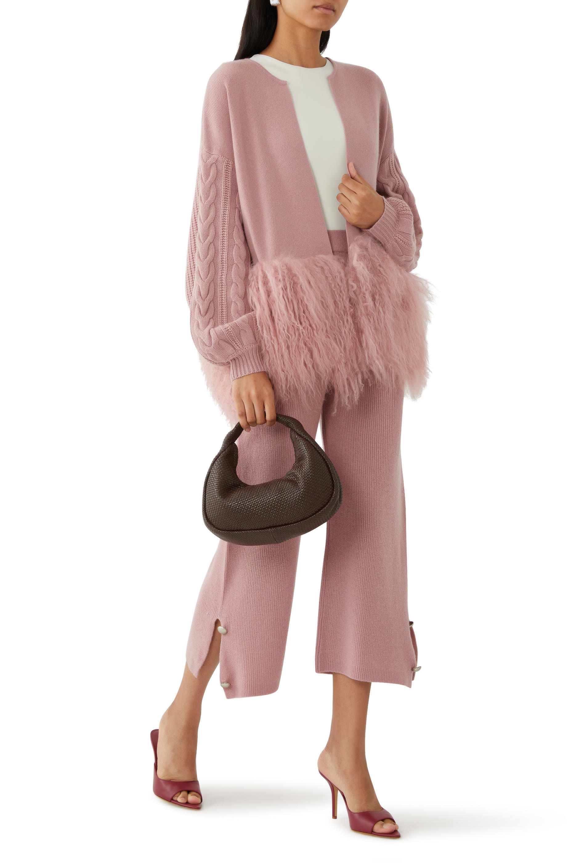 بنطال قصير بأزرار عند الحافة