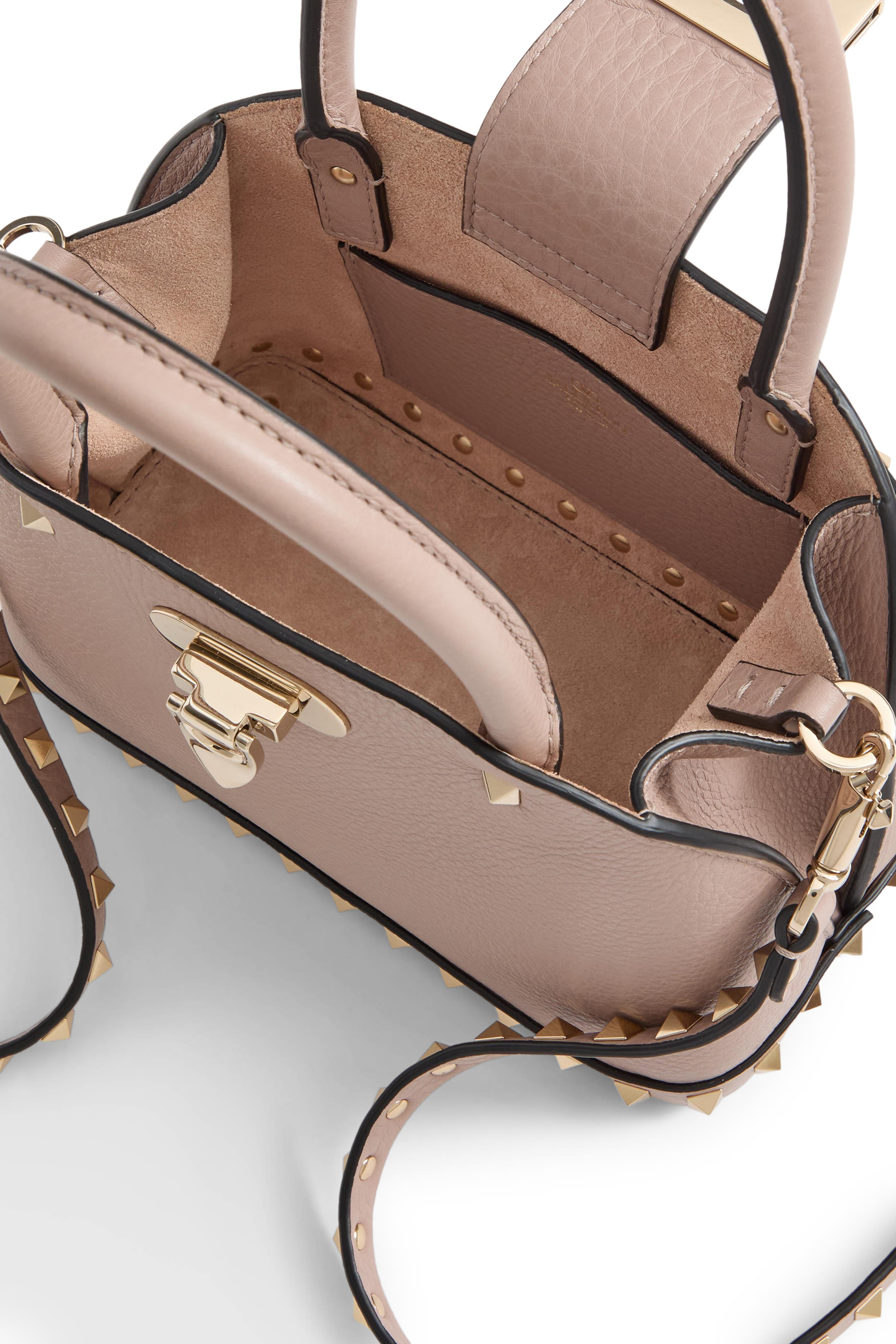 حقيبة يد صغيرة مرصعة بحلي هرمية