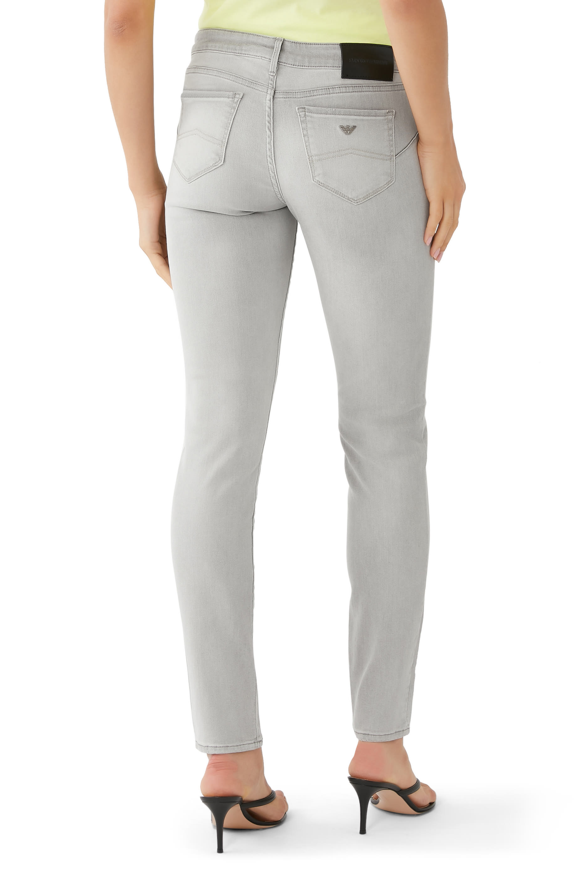 بنطال جينز بقصة سكيني