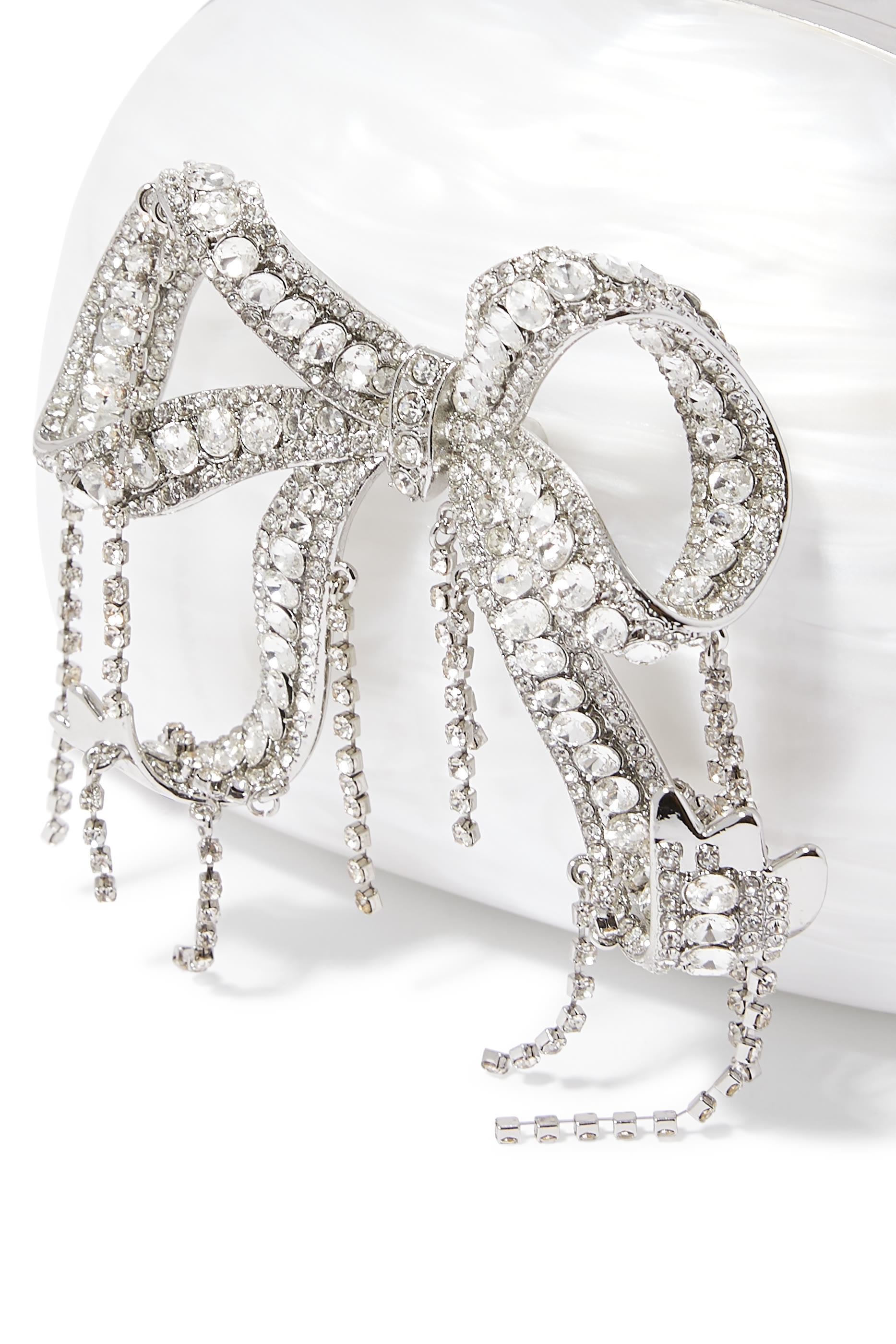 حقيبة كلاتش بيد علوية مرصعة بلؤلؤ