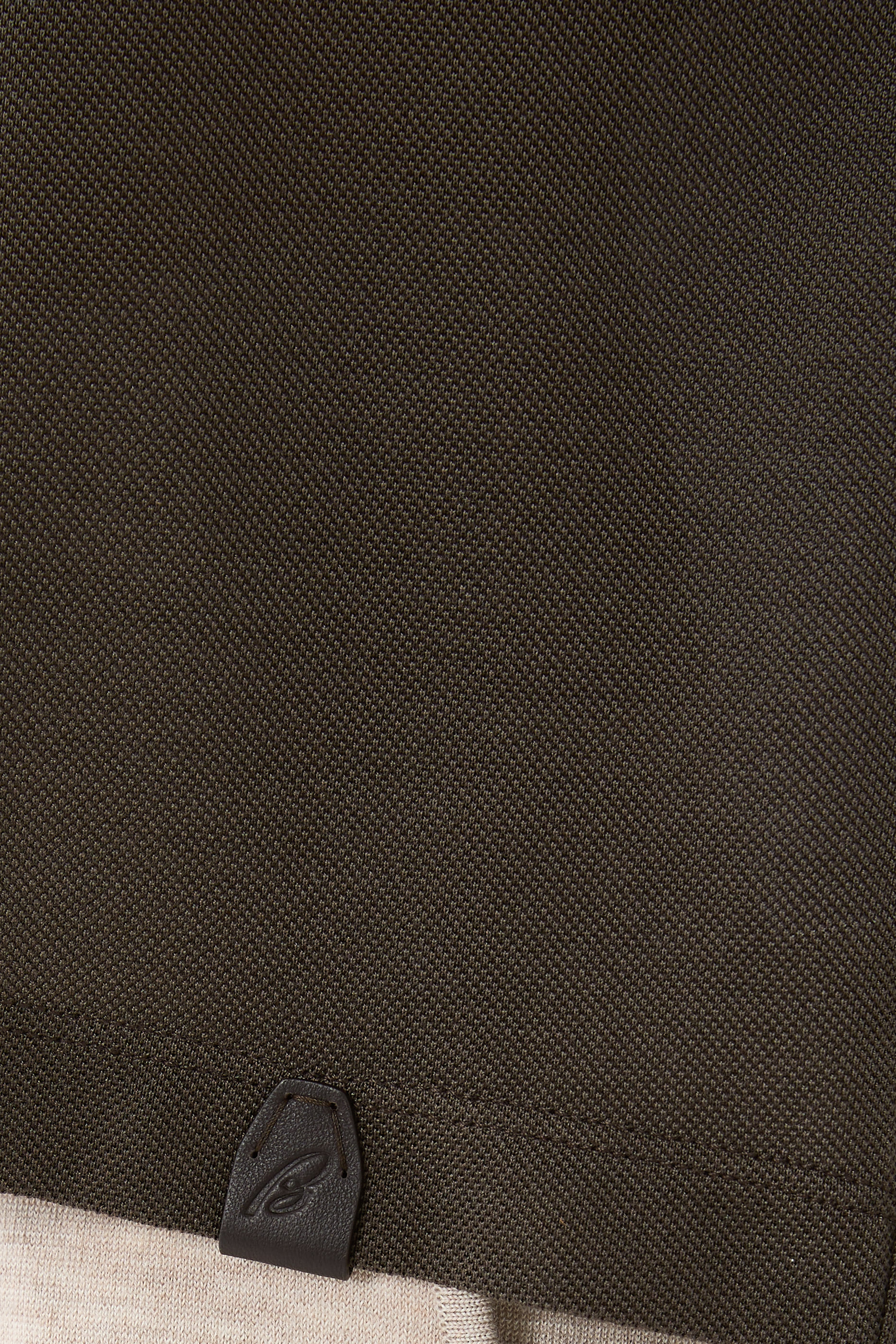 تيشيرت بياقة ضيقة