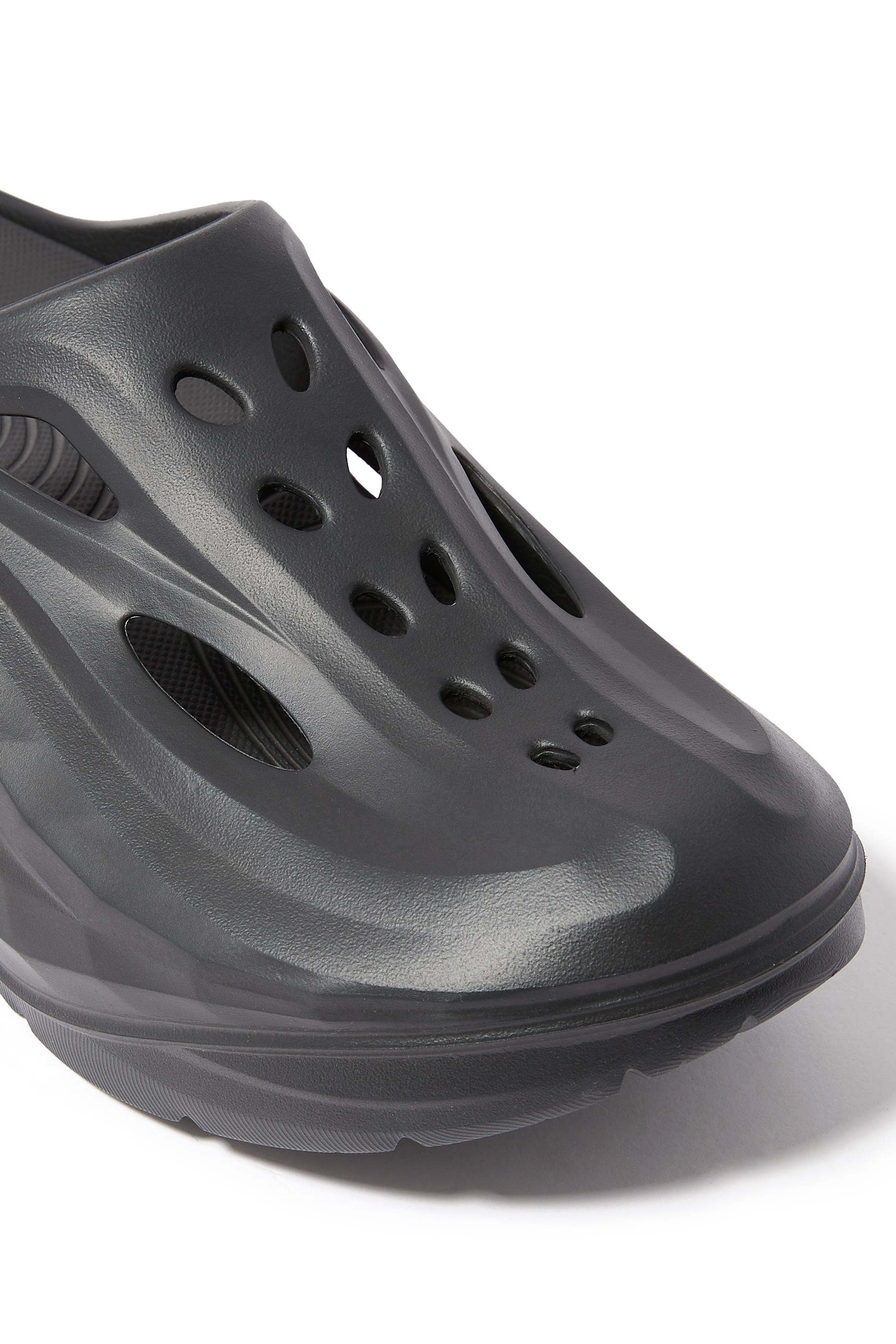 حذاء أورا ريكافري مفتوح من الخلف