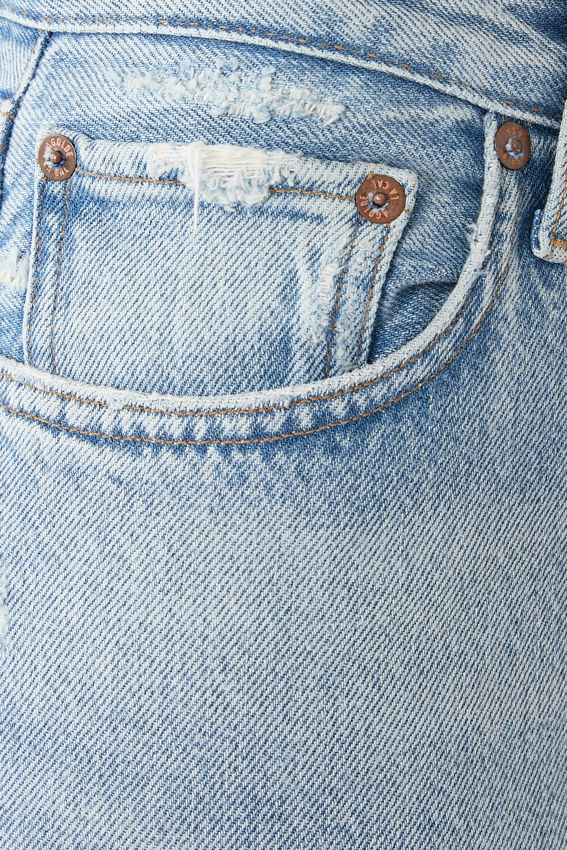 بنطال جينز بخصر ضيق مستوحى من التسعينات