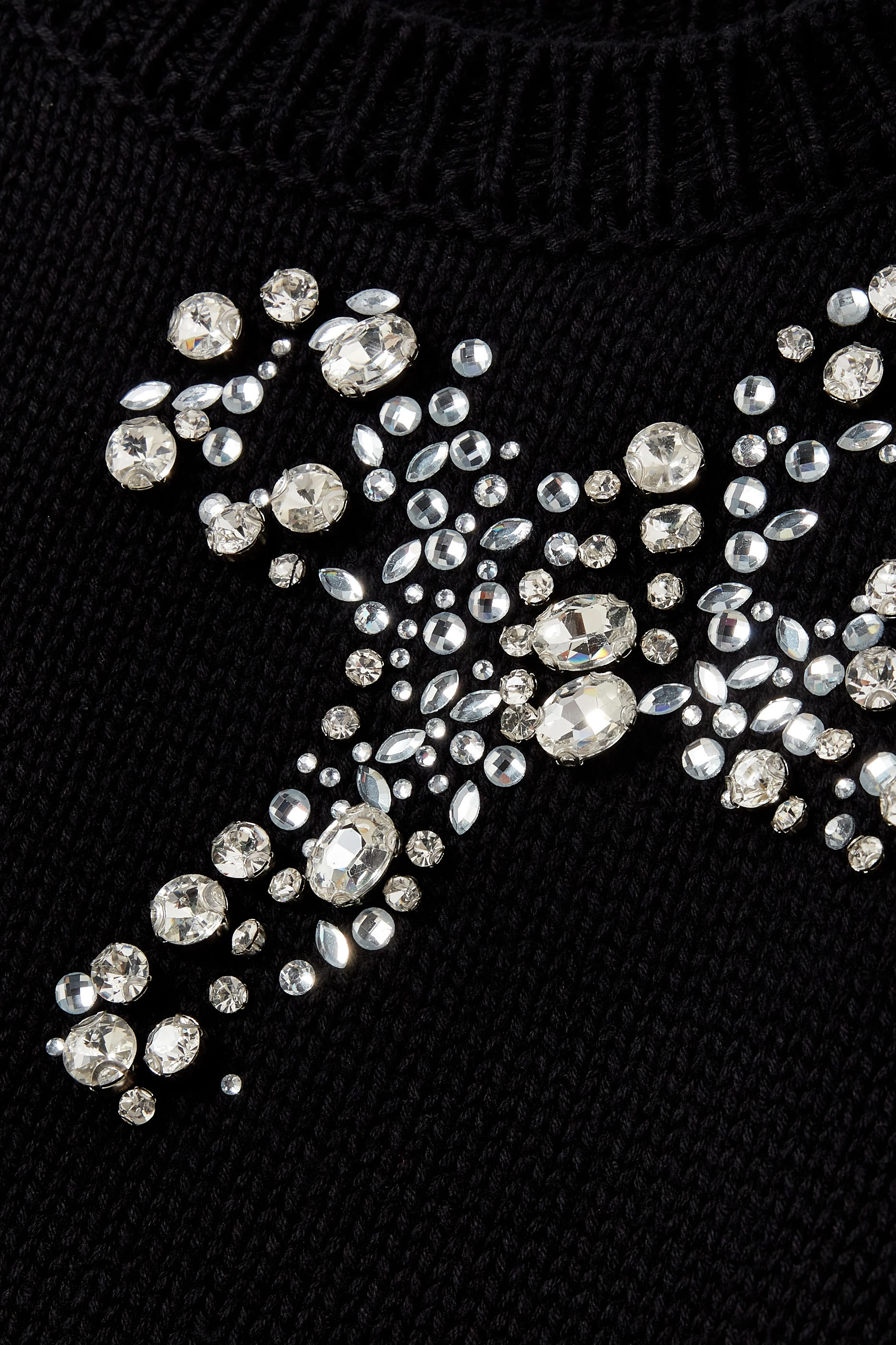 كنزة مطرزة بخرز للأطفال