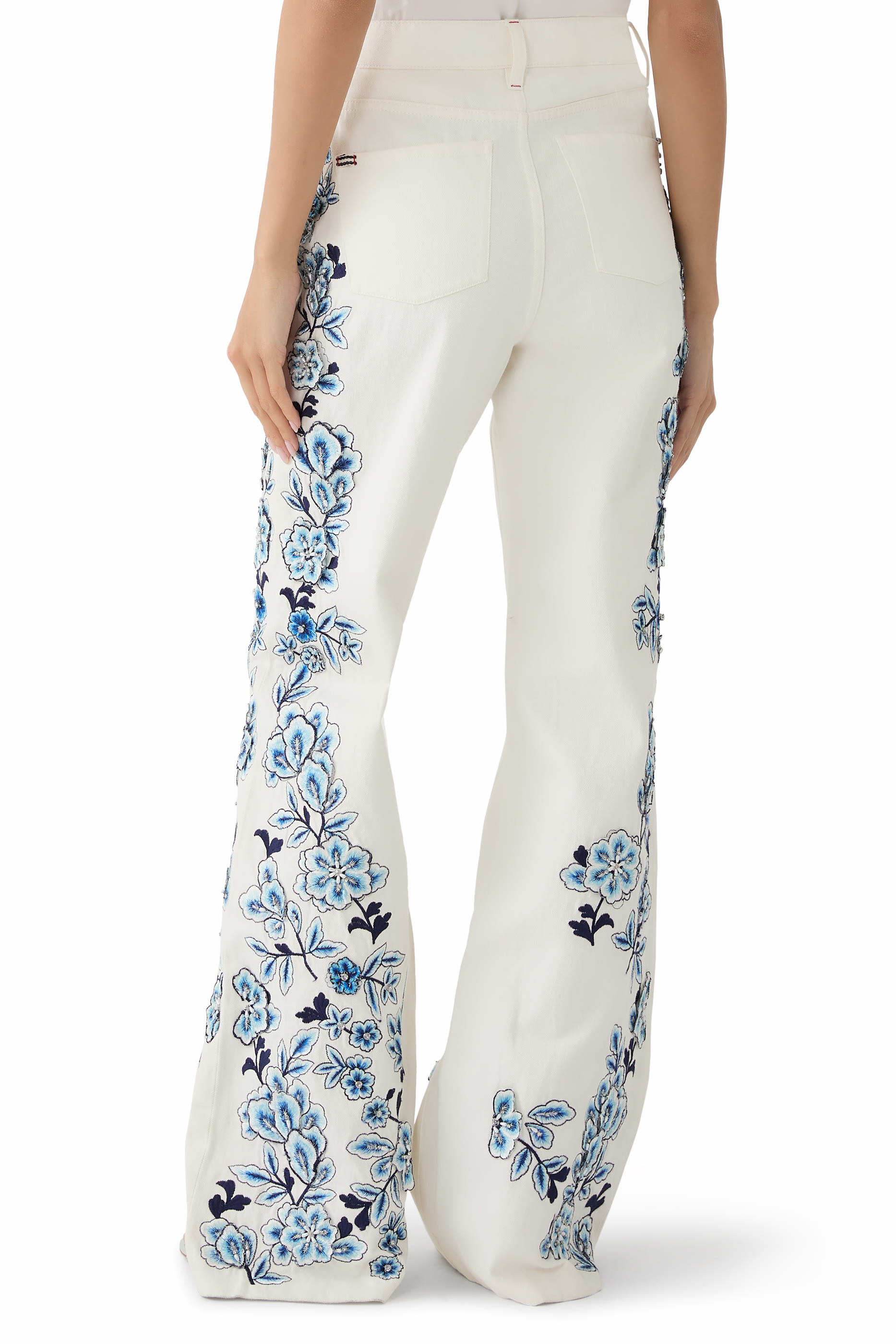 بنطال جينز ويزي مطرز