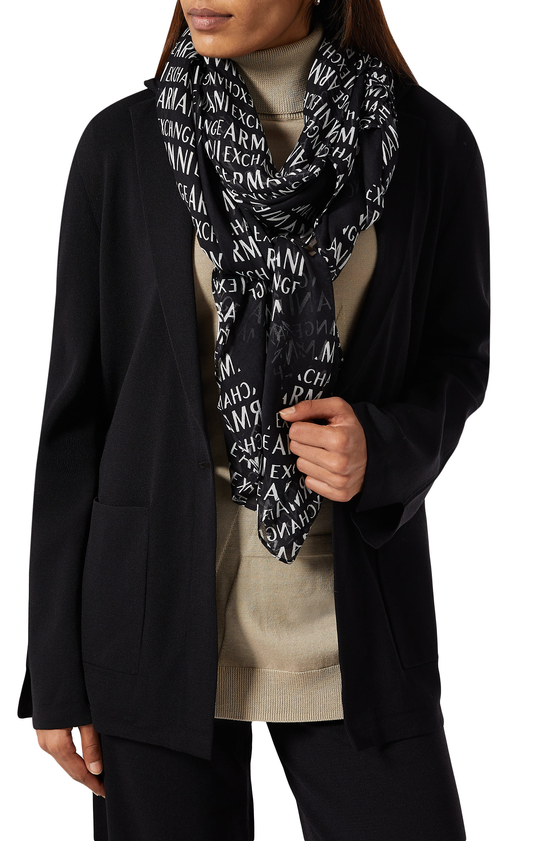 وشاح بشعار الماركة بالكامل