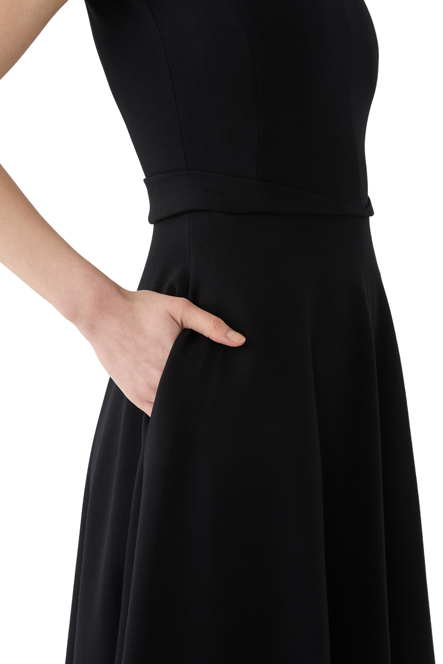 فستان بأكمام قصيرة ونصف سحاب