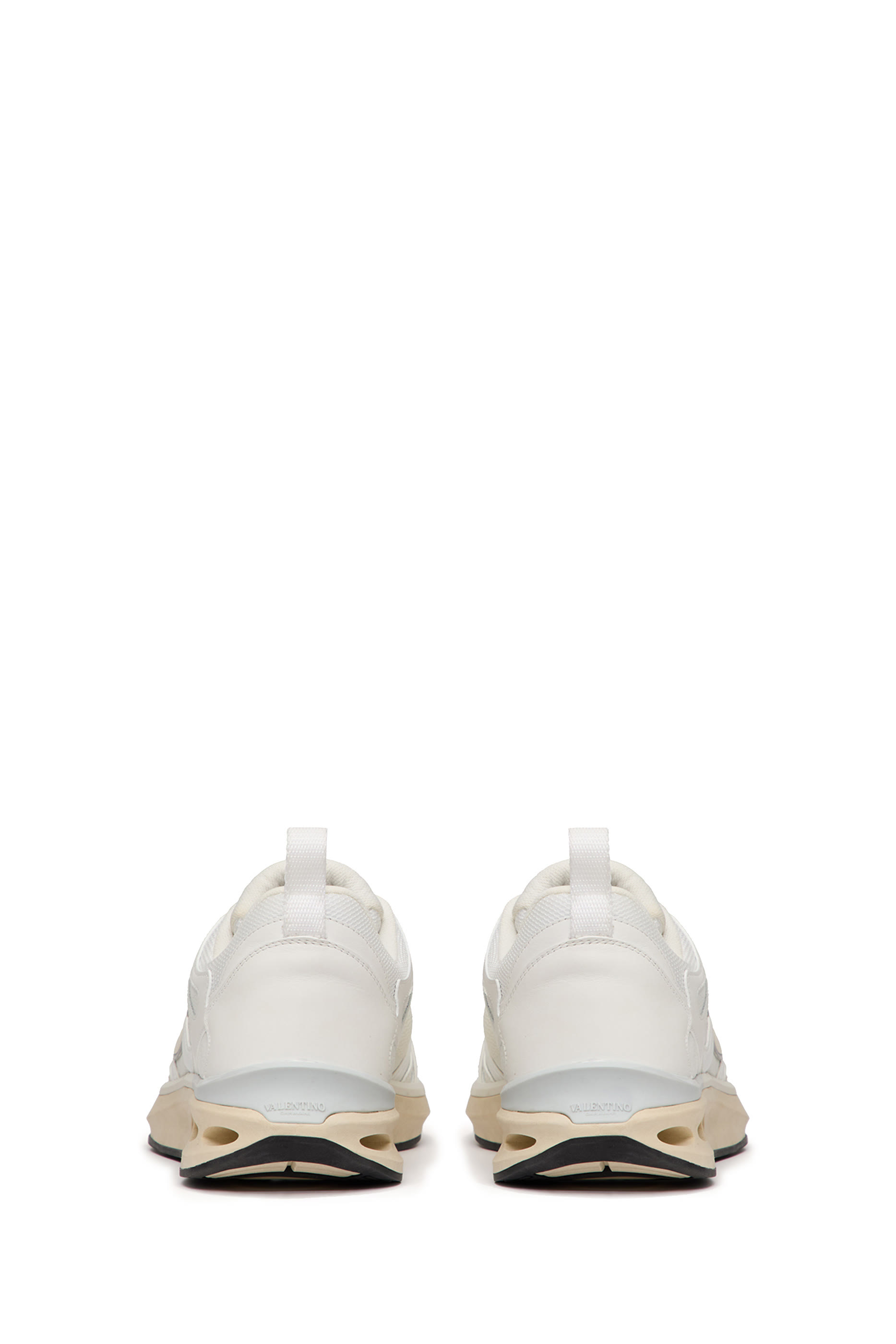 سنيكرز إيزي جوغ بكاحل منخفض وشعار V