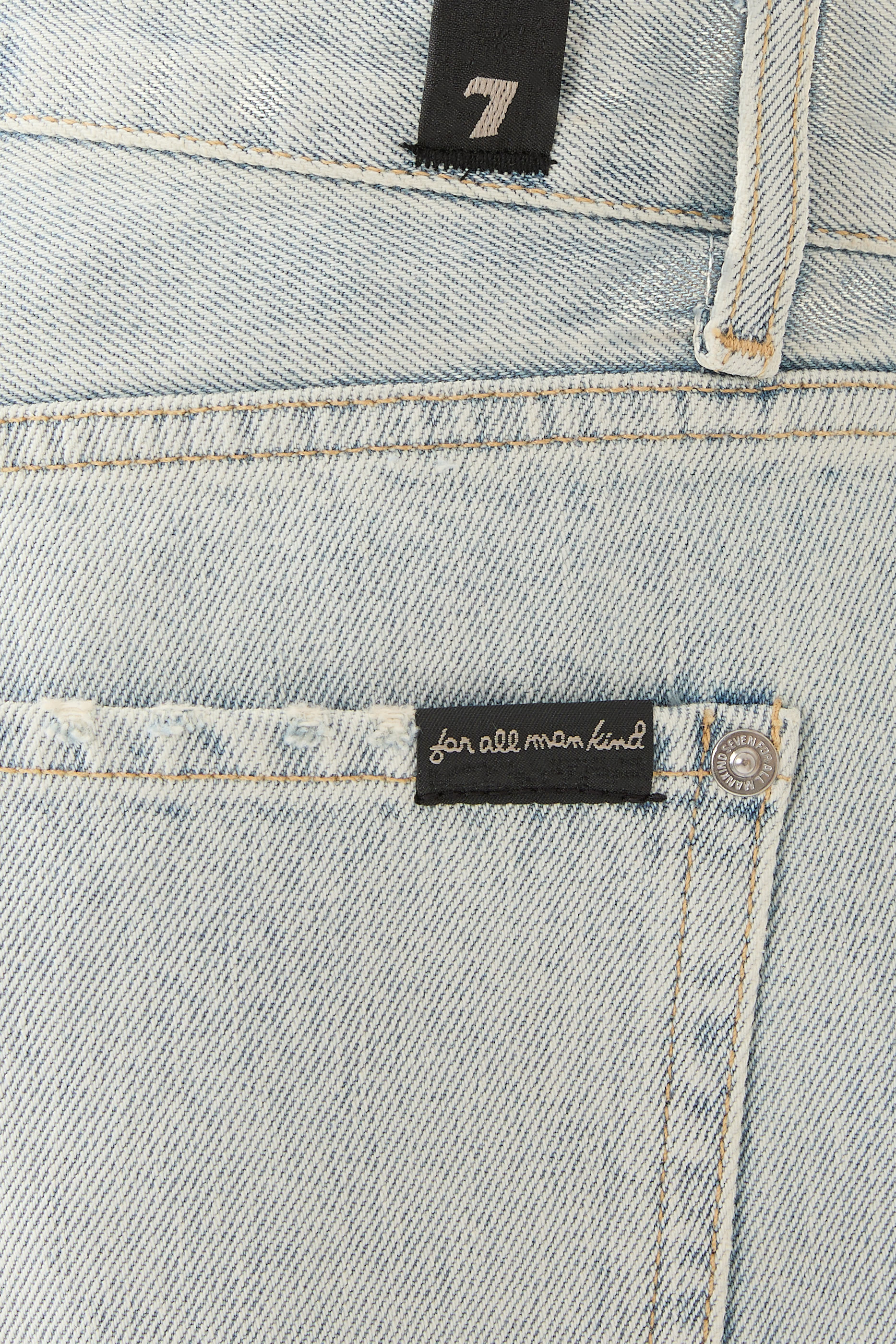 بنطال بقصة ساق مستقيمة