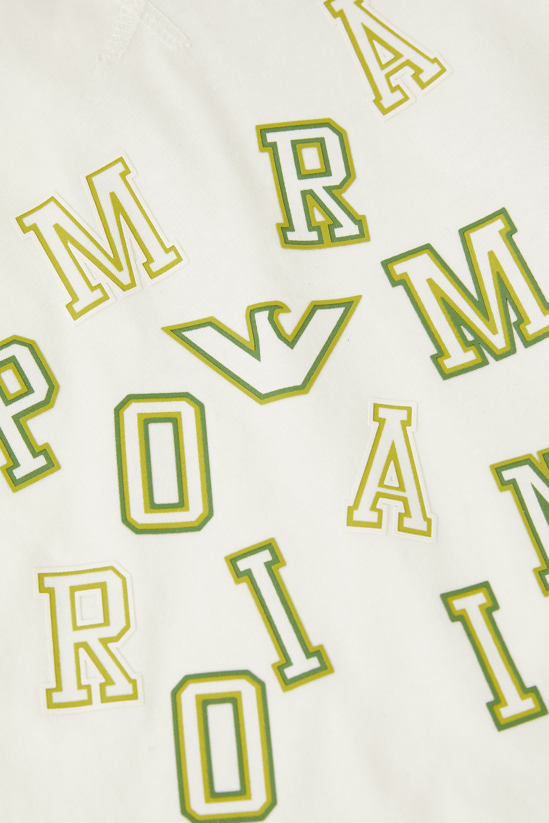 تيشيرت بطبعات شعار الماركة للأطفال