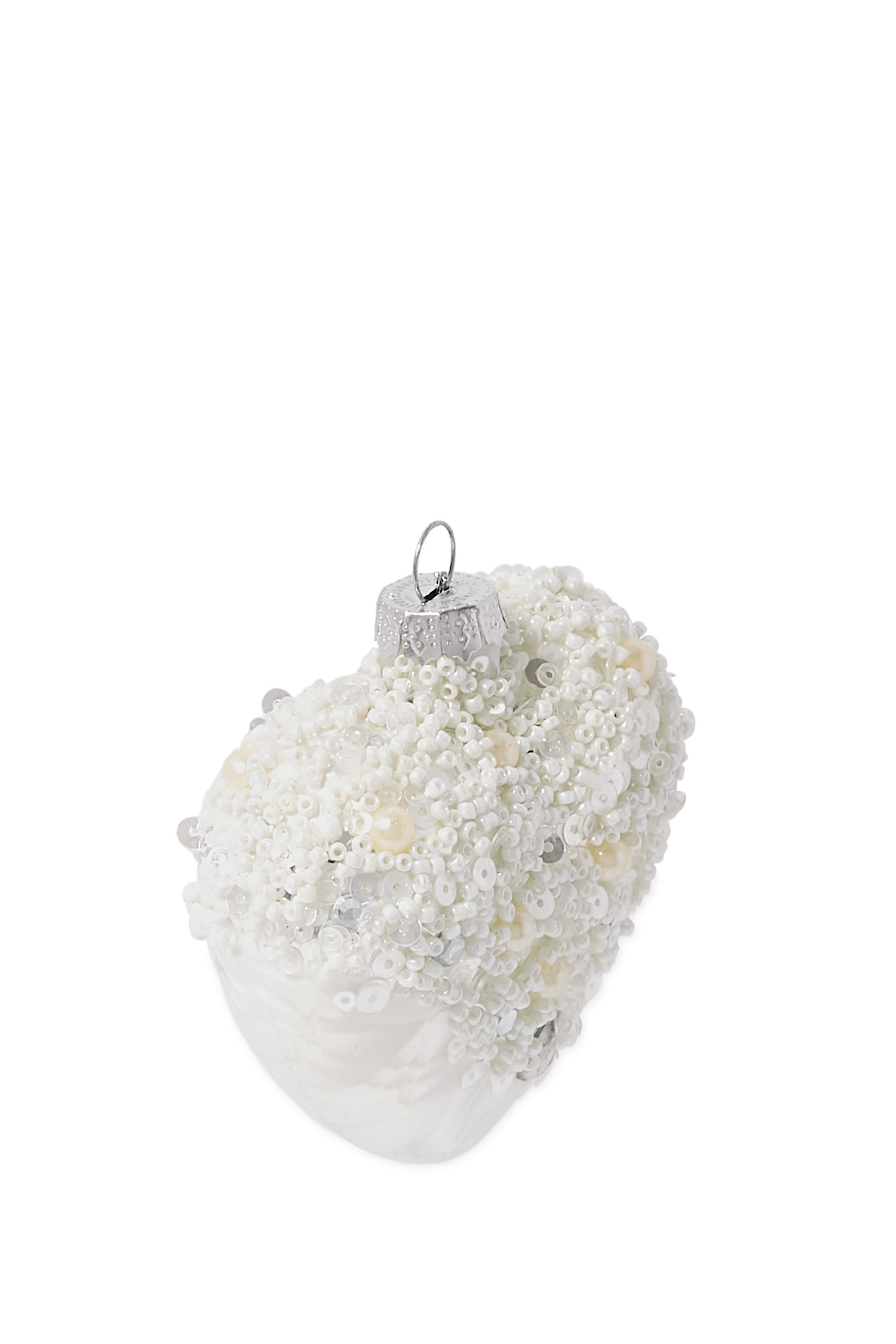 زينة زجاجية بتصميم قلب مكسو بالجليد