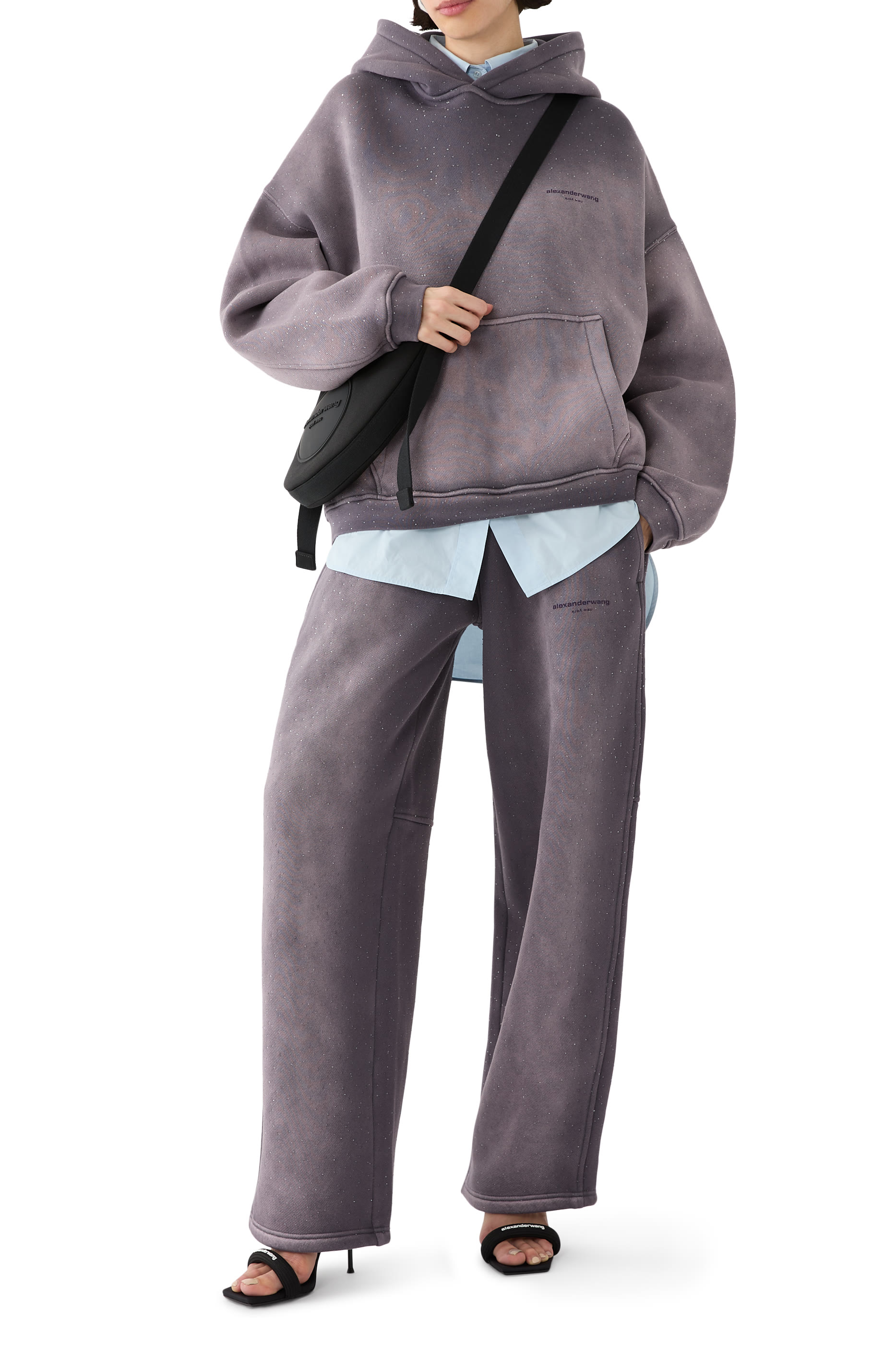 هودي مزين بتفاصيل لامعة