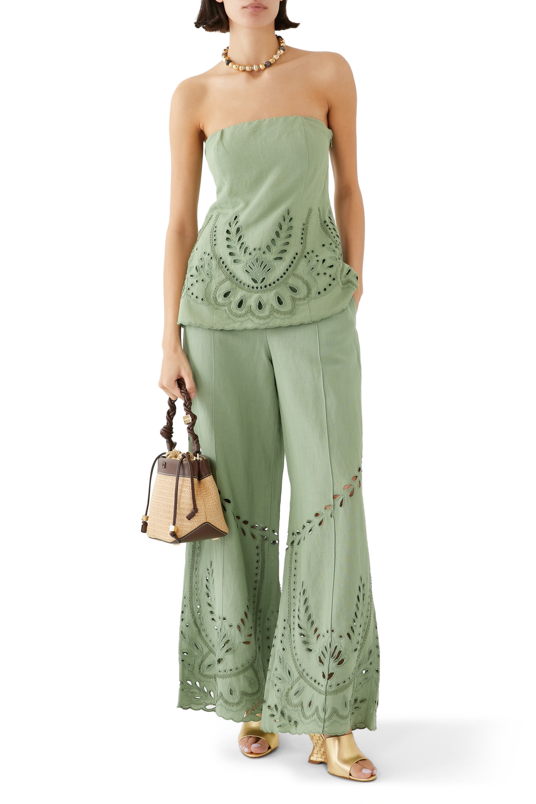 بلوزة أليا بقصة ضيقة