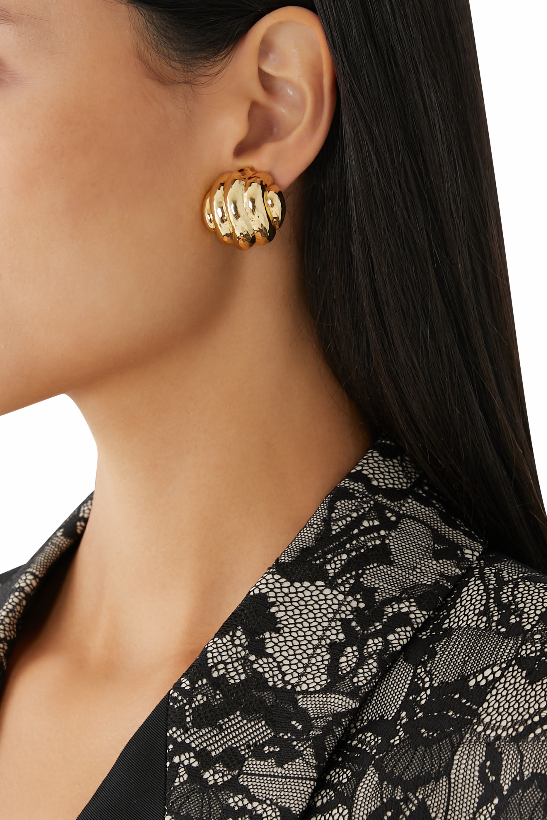 أقراط بتصميم بتمويجات بارزة