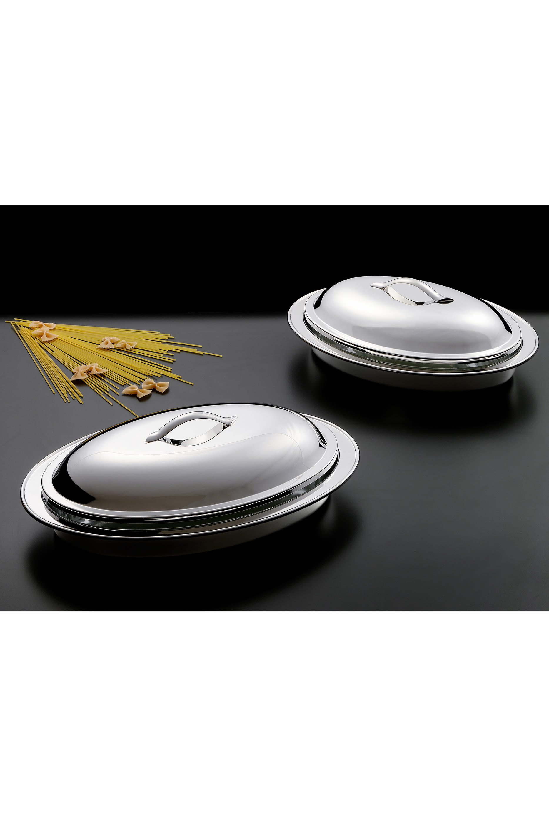 طبق تقديم بتصميم بياضوي بغطاء