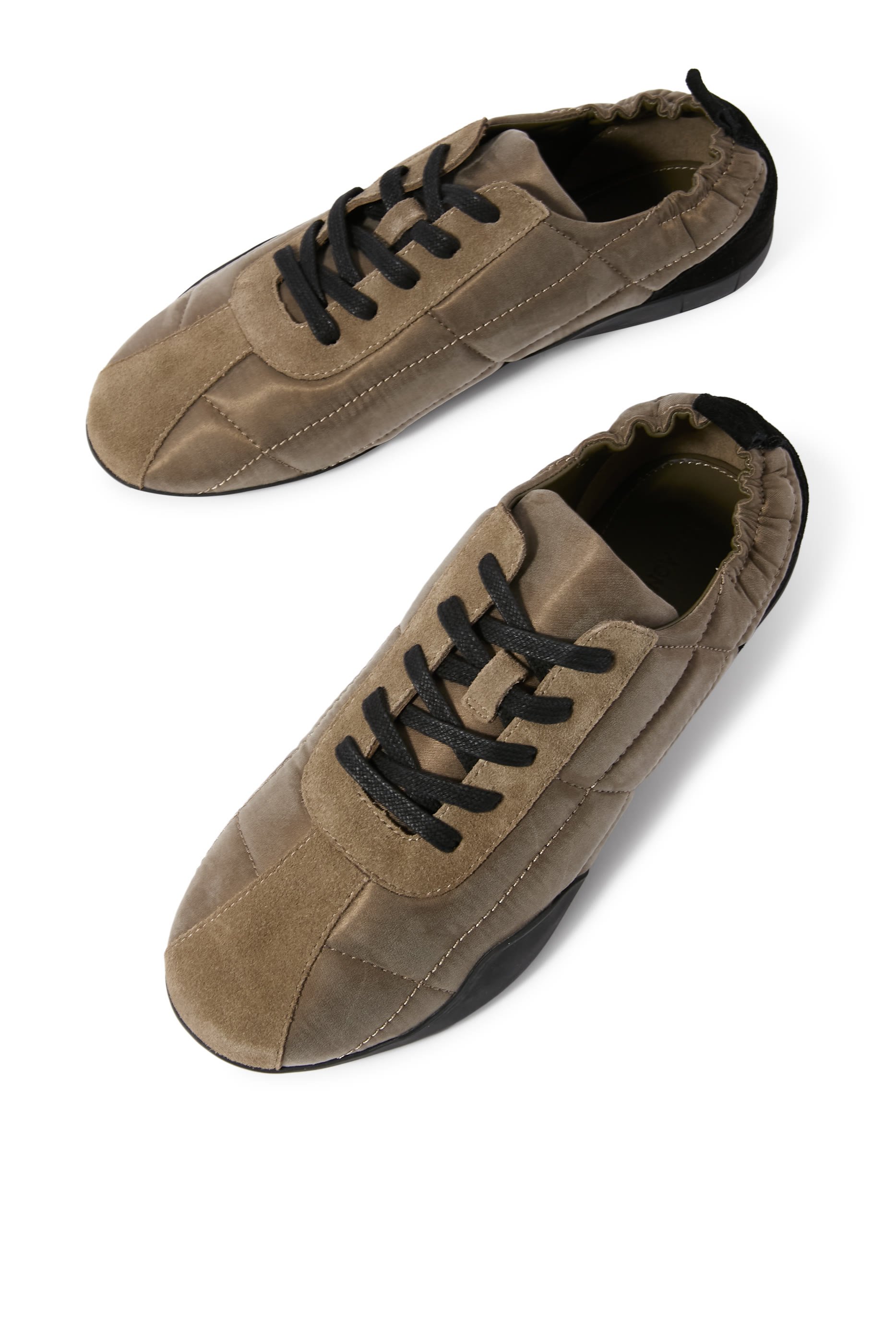 سنيكرز بحياكة مبطنة