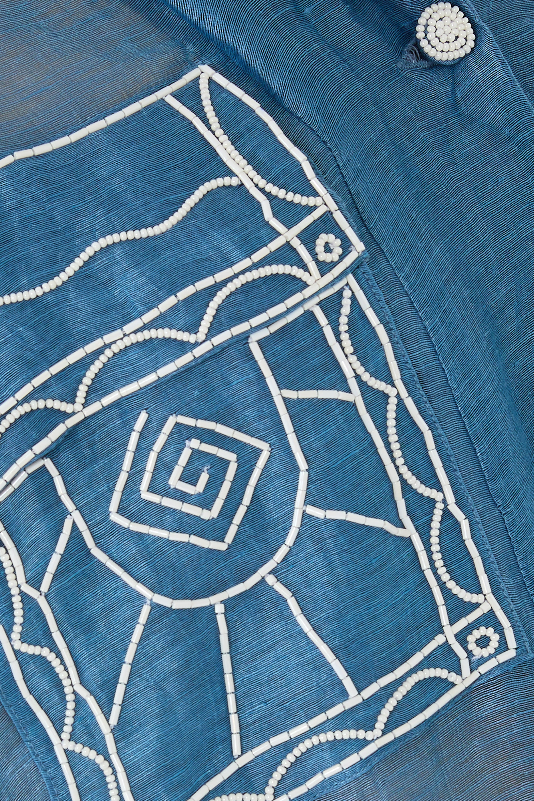 قميص ياسمين مطرز بقصة فضفاضة