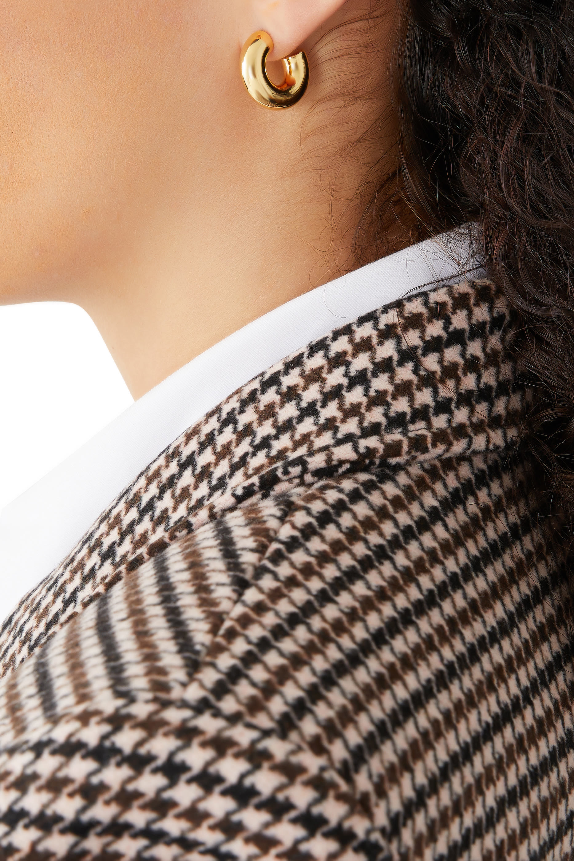 أقراط دائرية بتصميم سميك