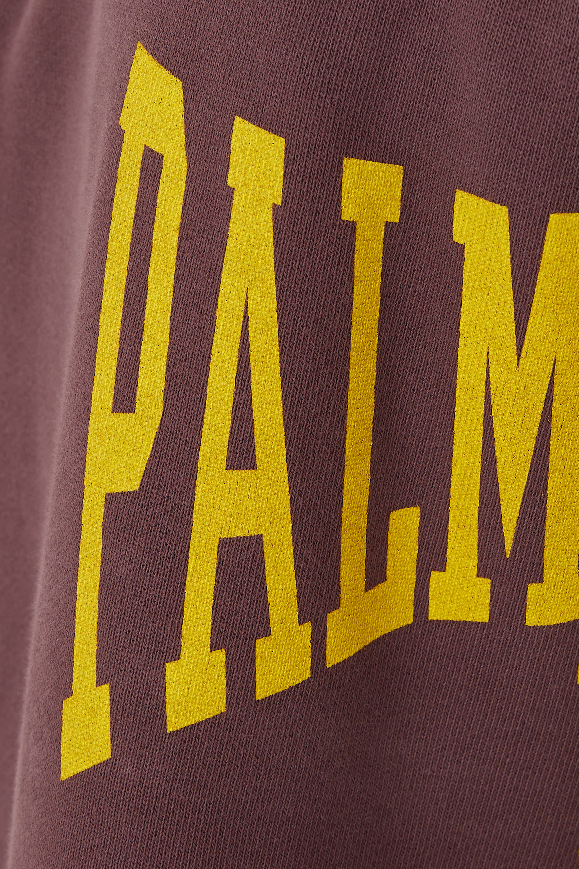 شورت رياضي بتصميم جامعي