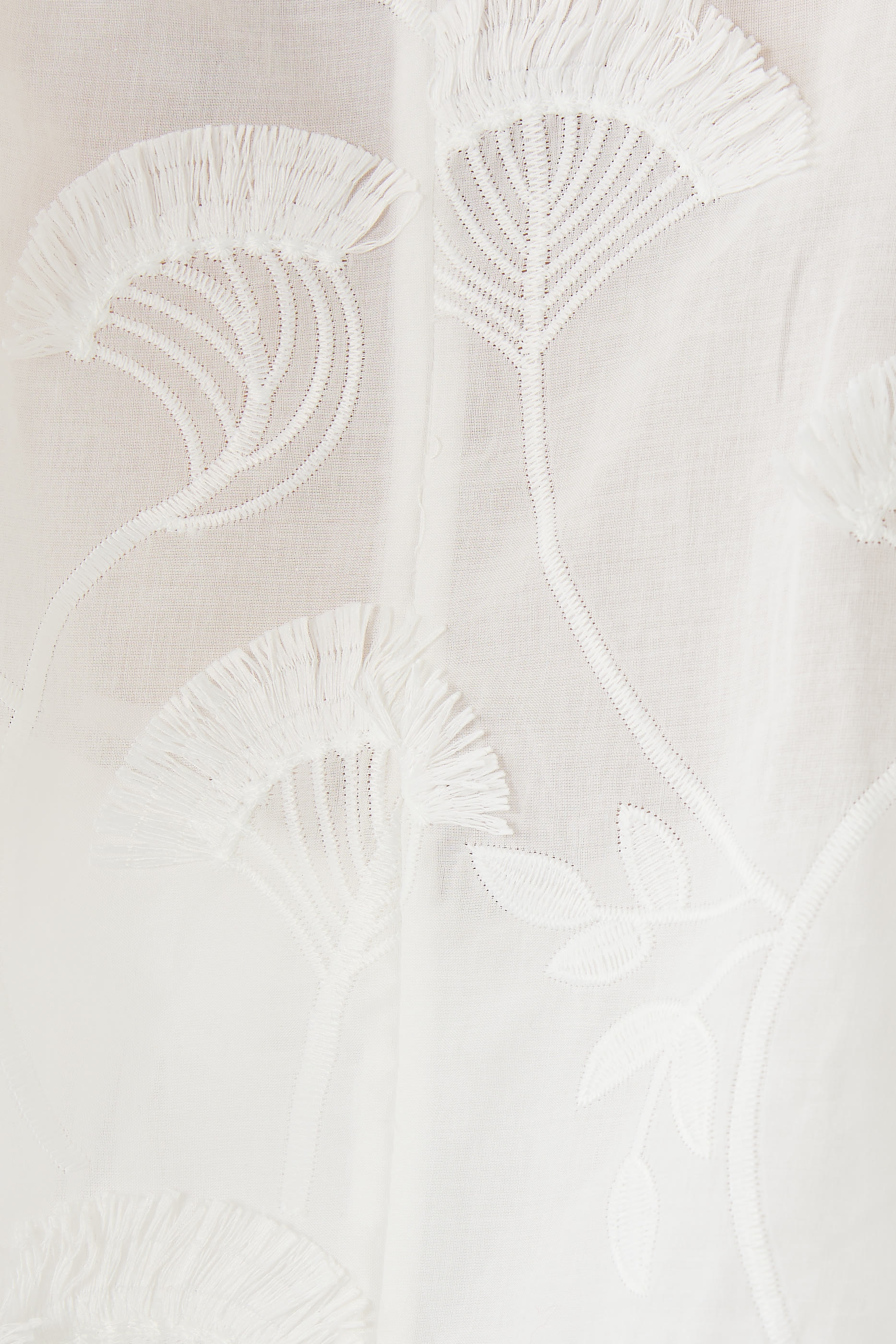 بلوزة بتطريزات فوال وأورجانزا