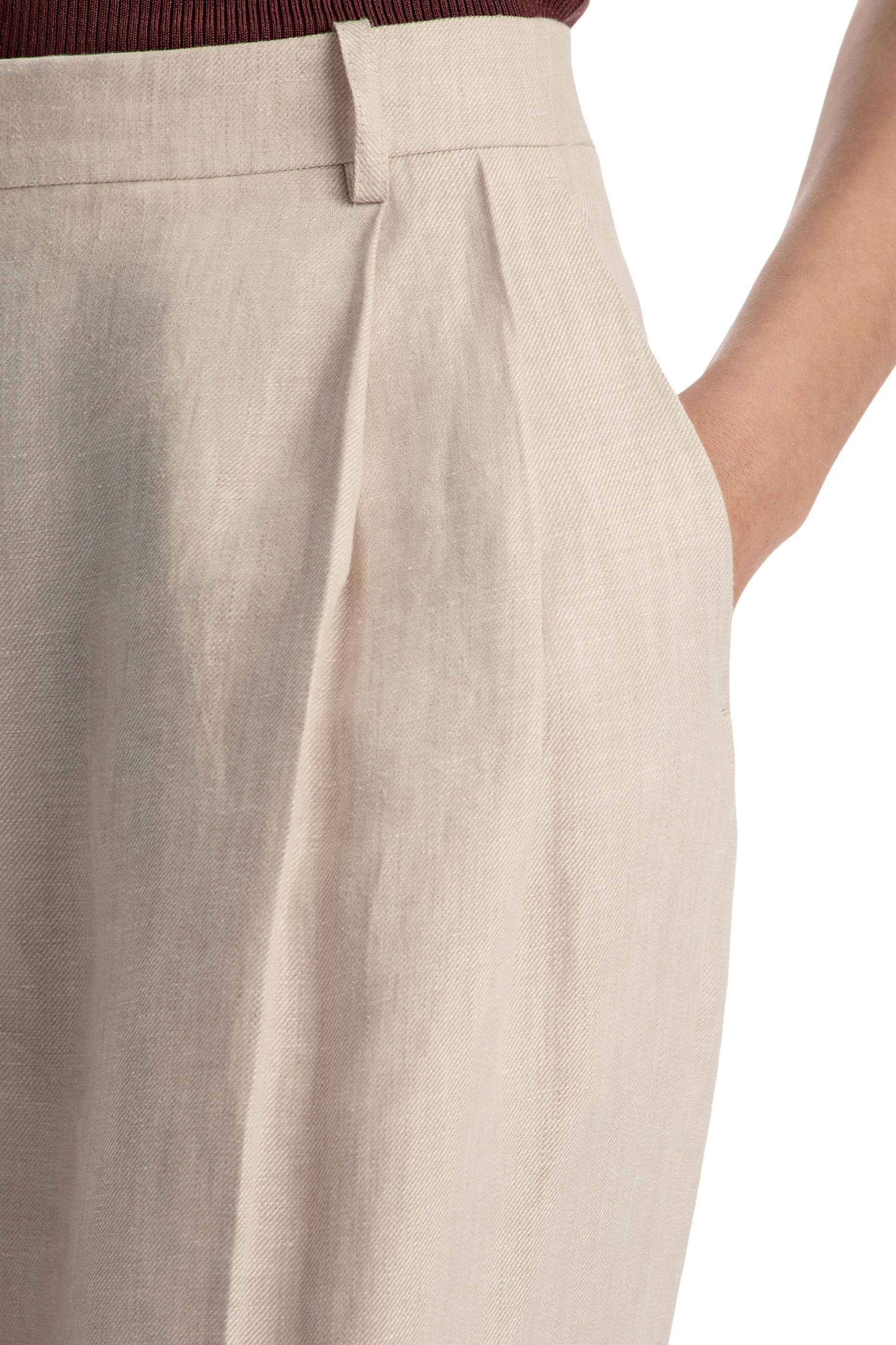 بنطال طويل بقصة ضيقة كتان