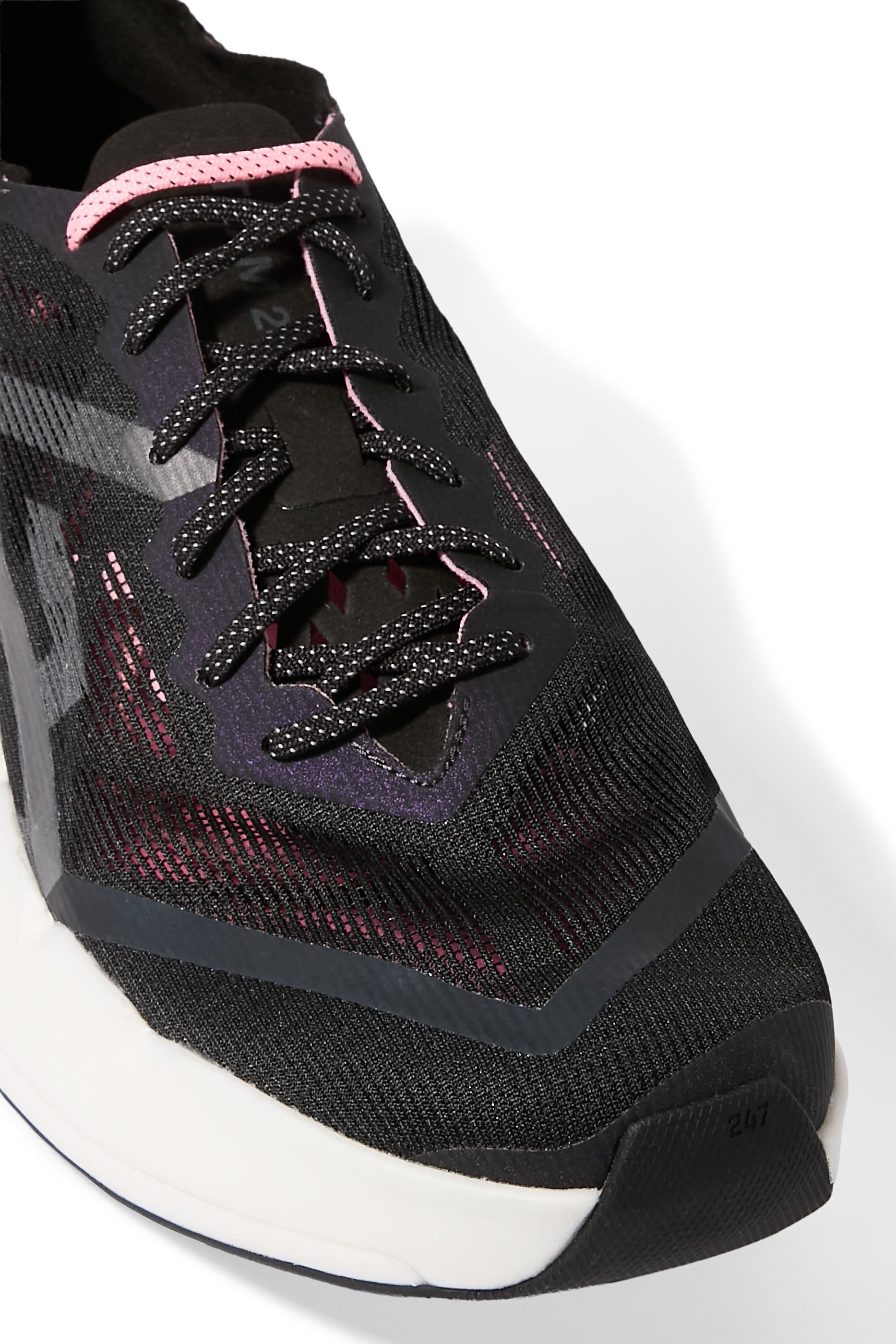 سنيكرز ارك-4 إليت بأربطة للإغلاق