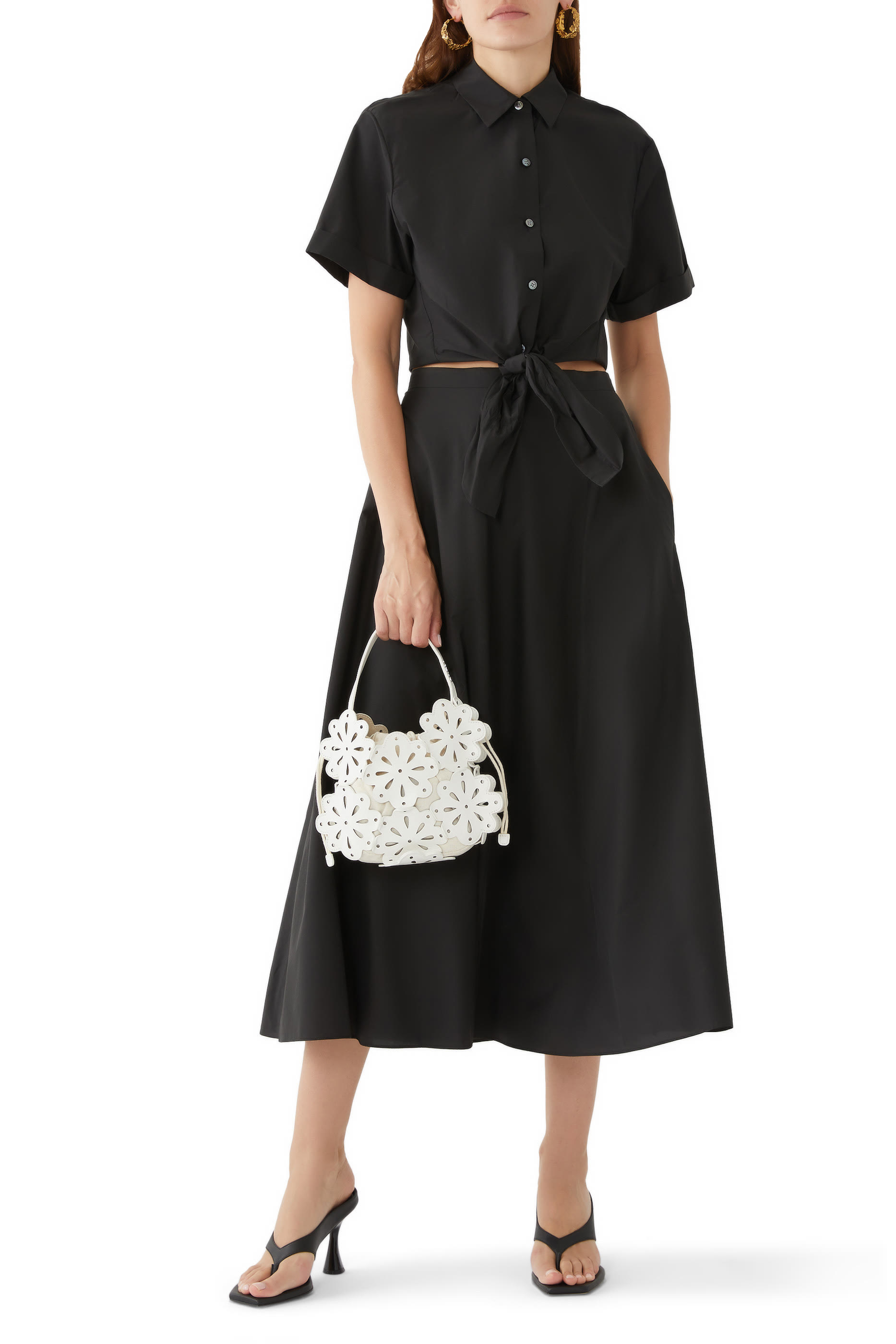 قميص بربطة في الأمام