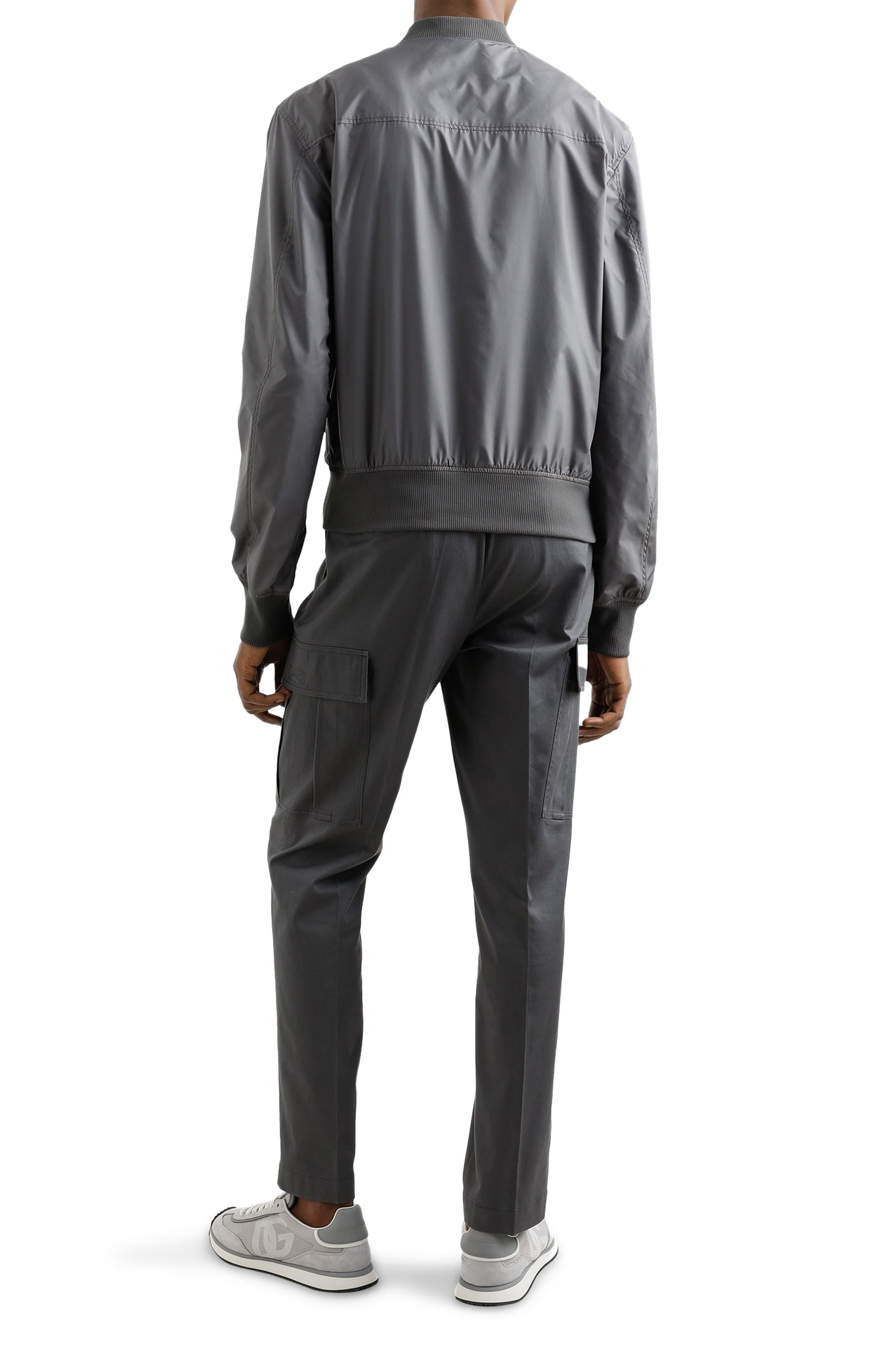 جاكيت بومبر قماش تقني برقعة بشعار الماركة