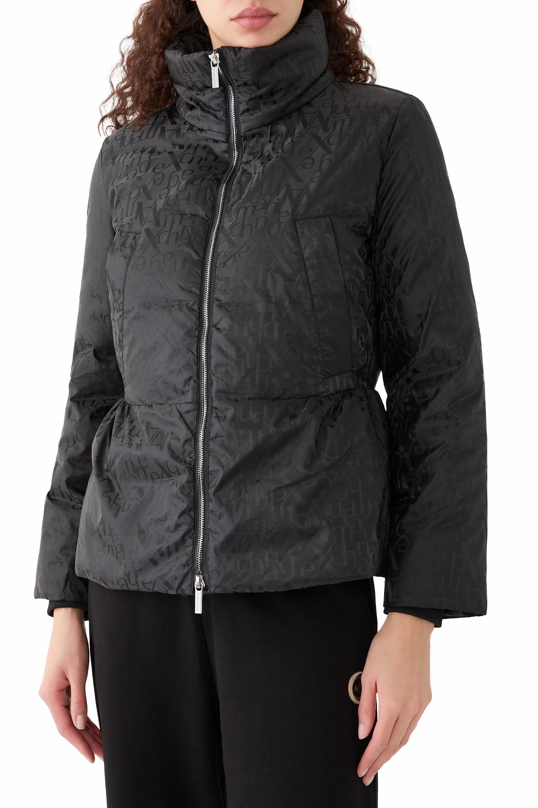 جاكيت بشعار الماركة نايلون جاكار