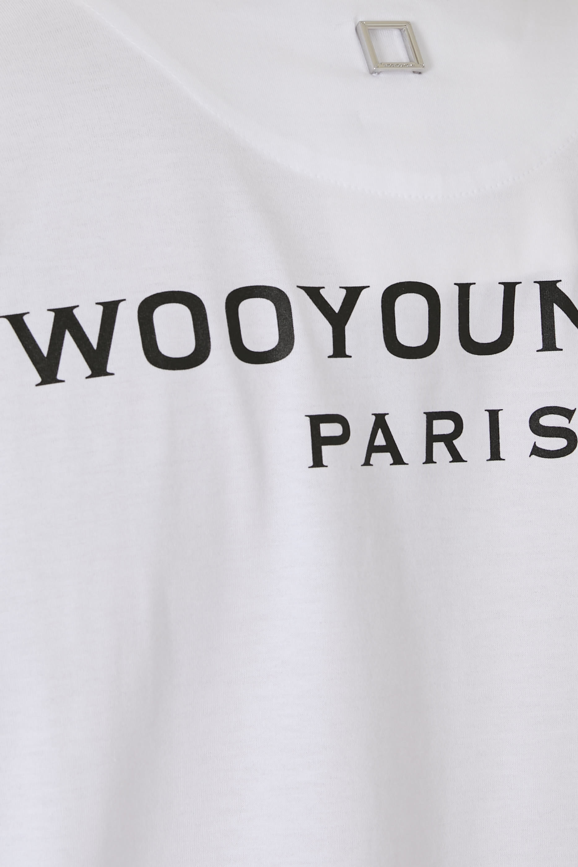 تيشيرت بشعار الماركة في الخلف قطن