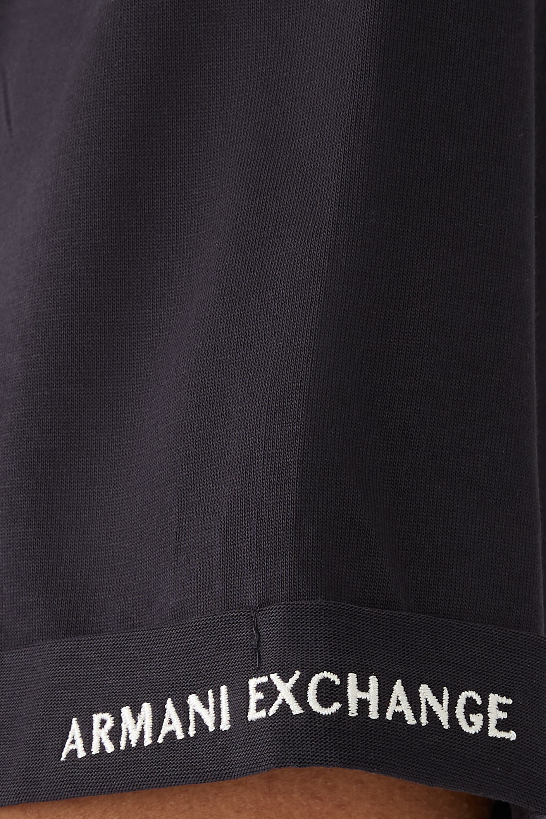 تيشيرت بنقشة حرفي شعار الماركة