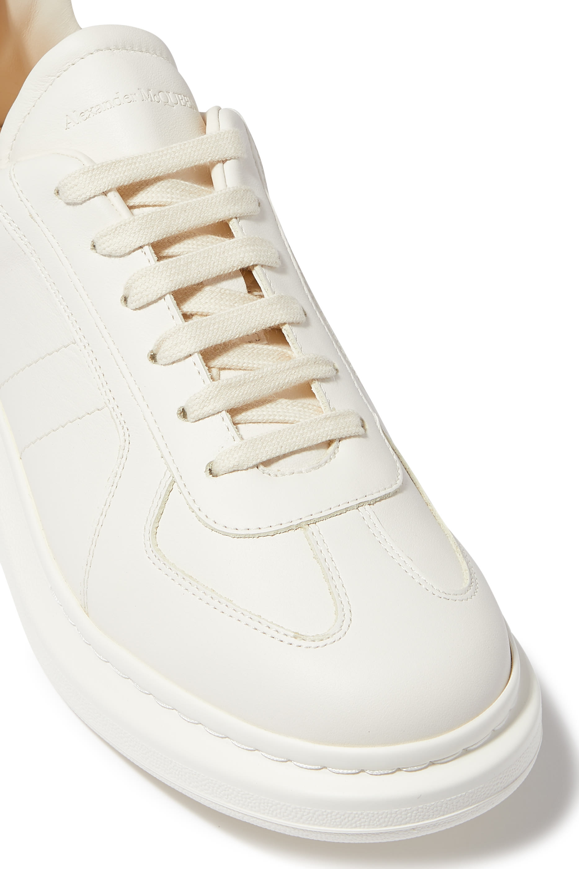 سنيكرز ريترو بنعل سميك