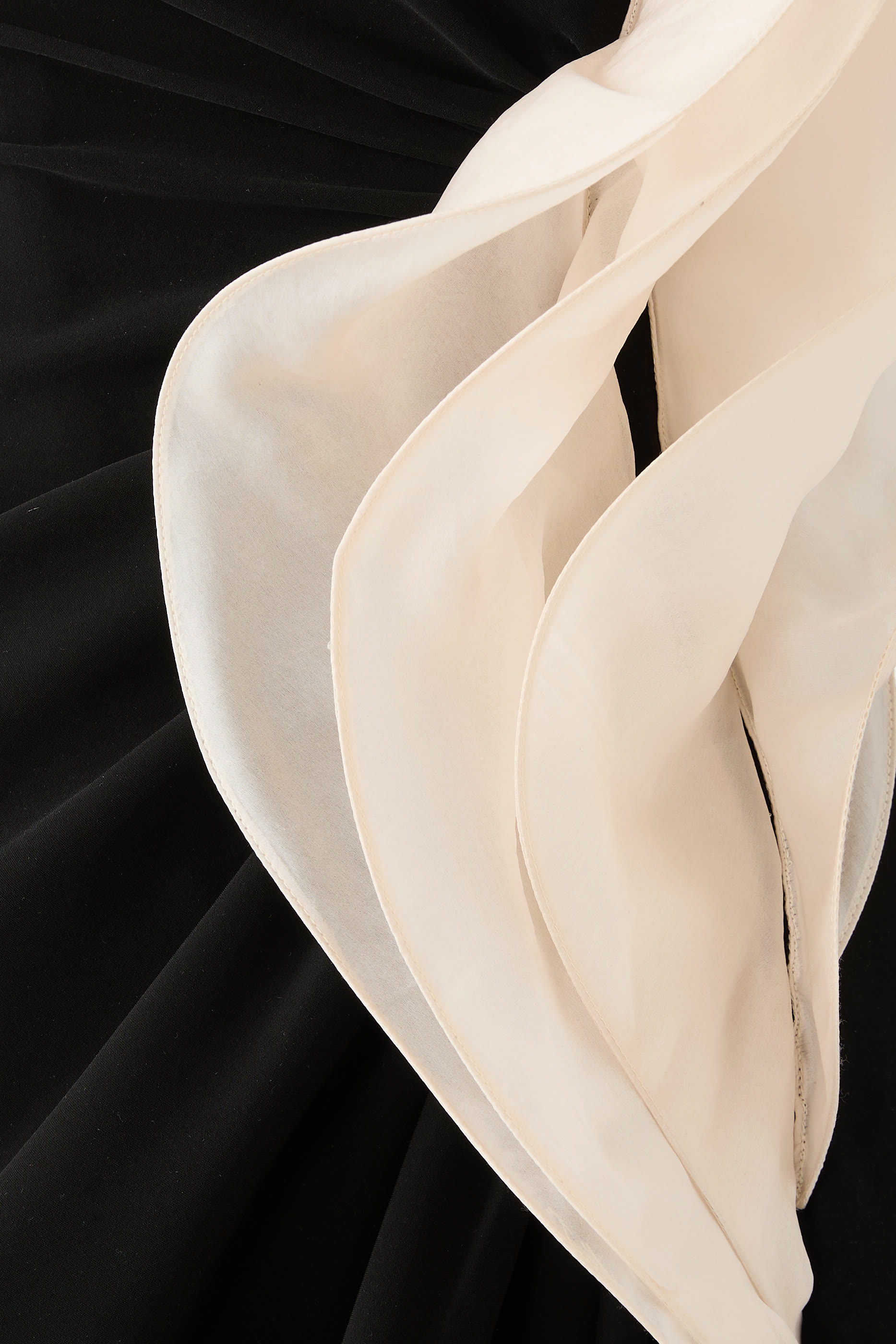 فستان سهرة مونوكروماتيك درابيه بكشكش