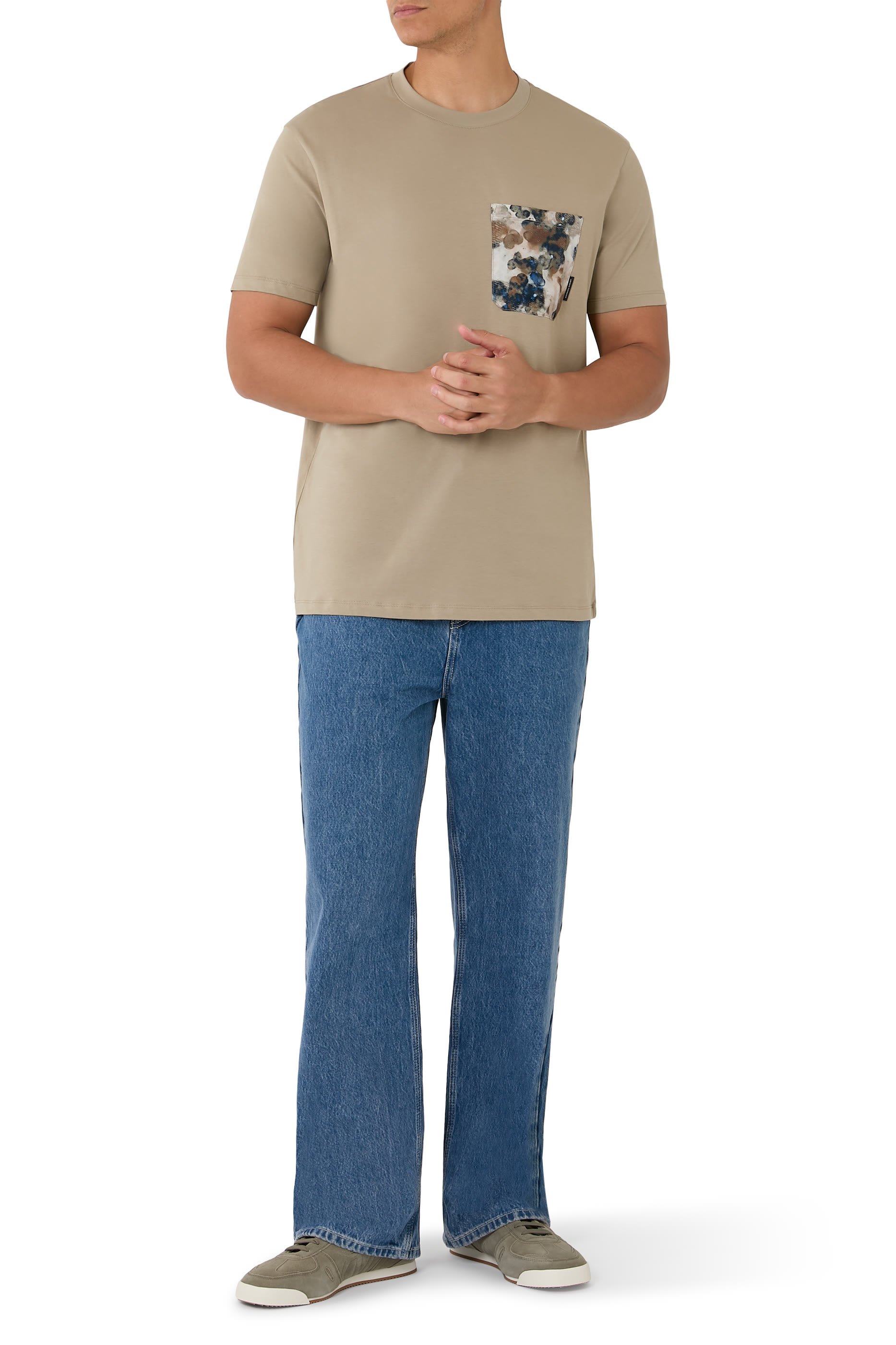 تيشيرت بجيب بطبعة 