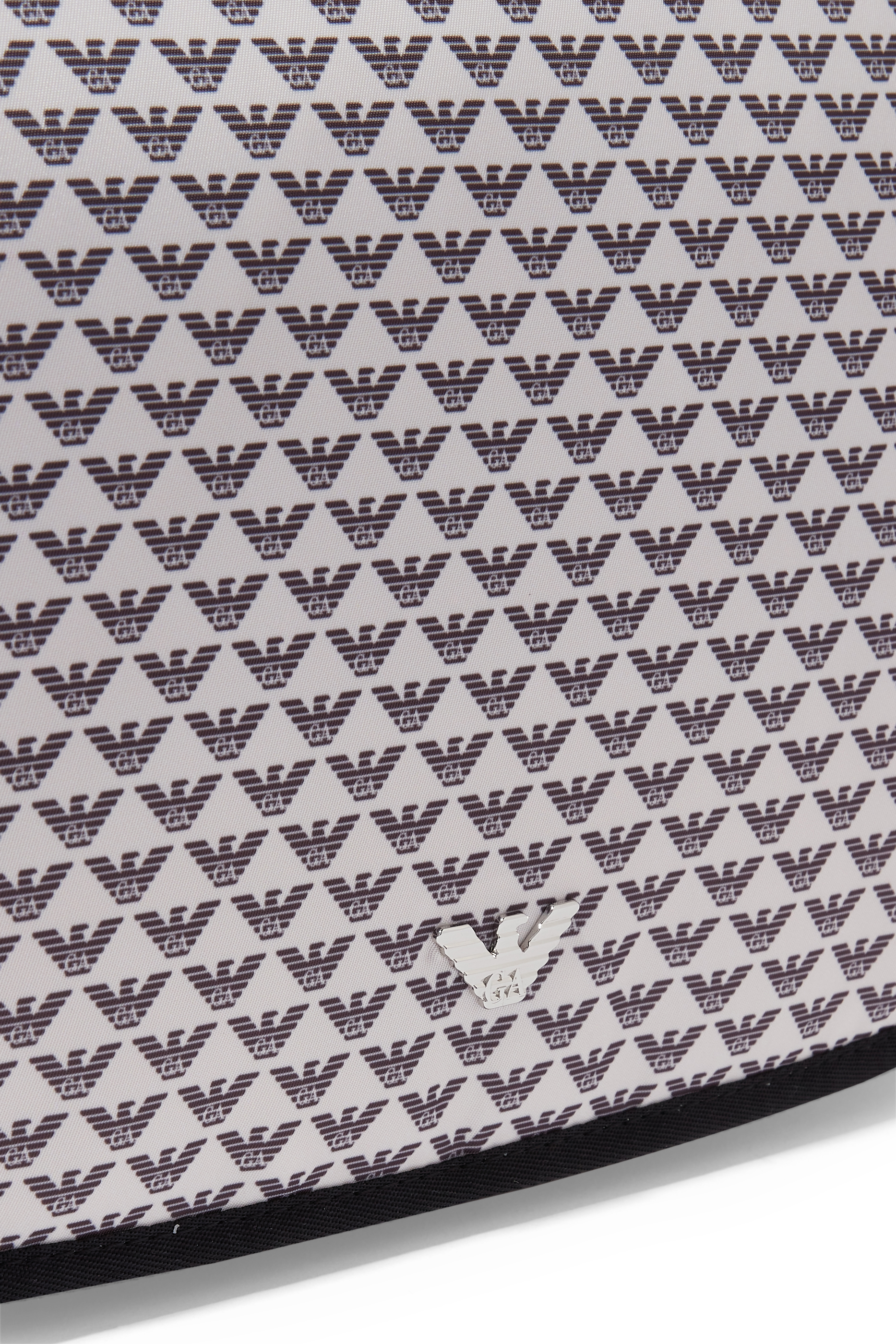 حقيبة مستلزمات أطفال بشعار الماركة