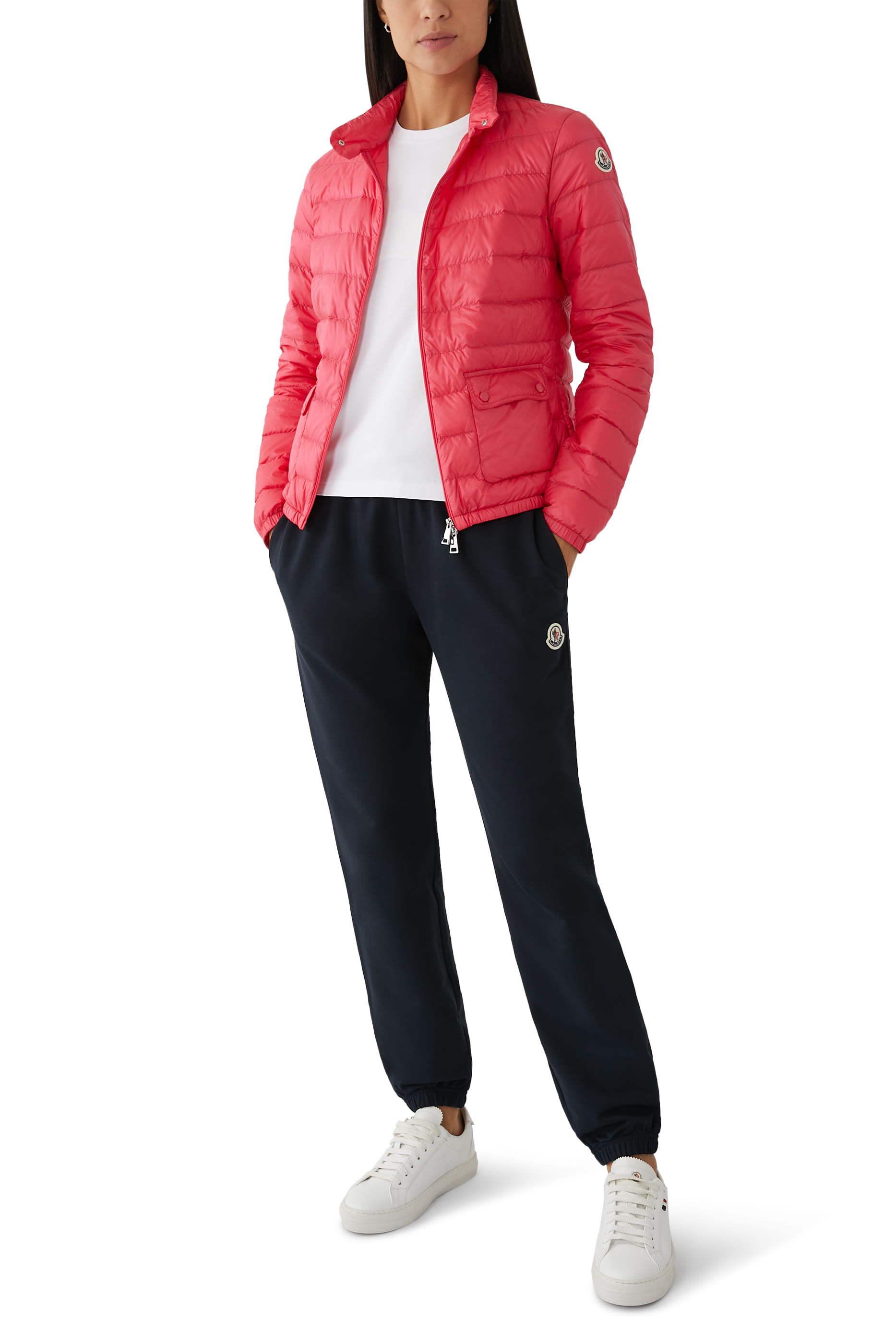 تيشيرت بتطريز شعار الماركة