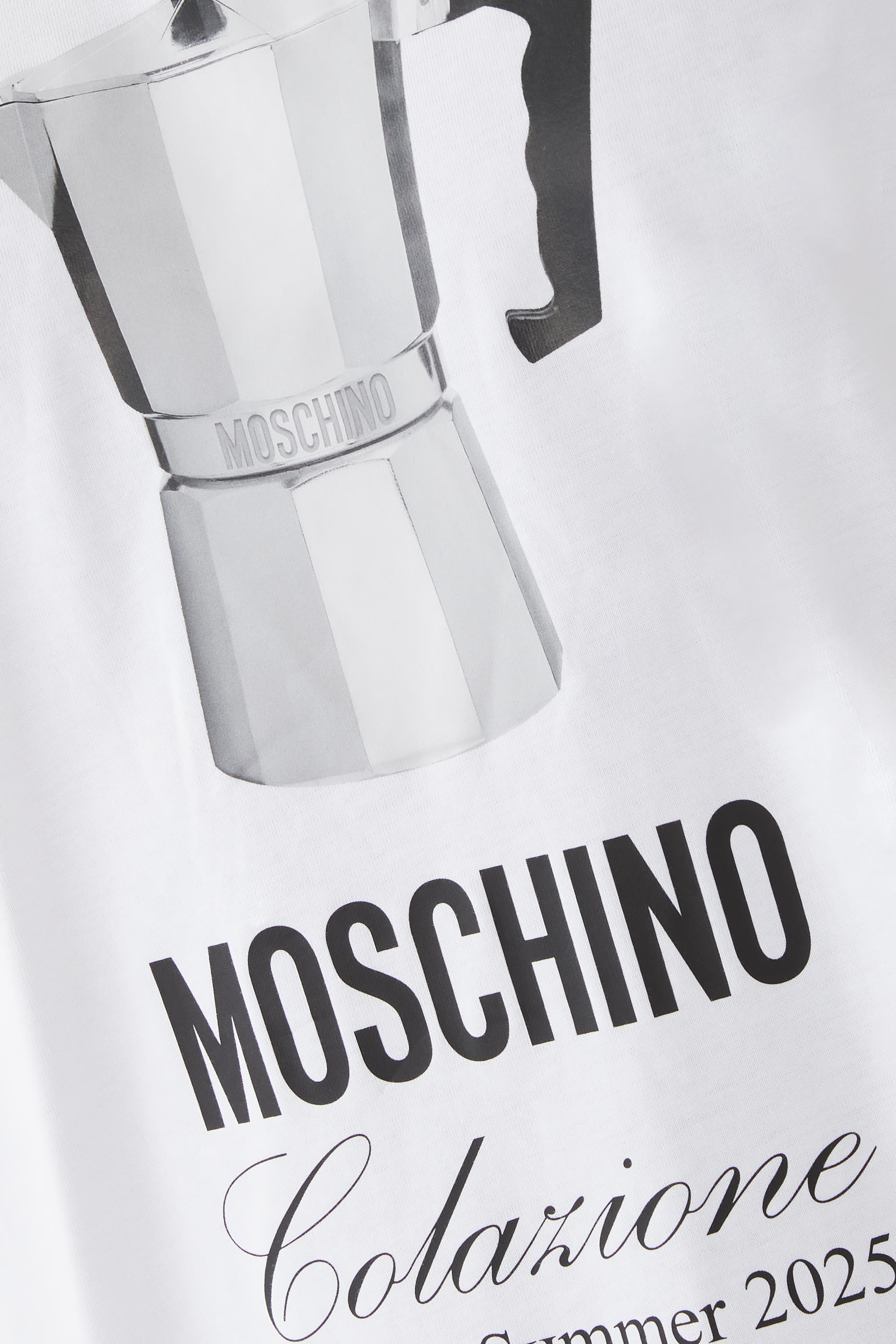 تيشيرت بأكمام قصيرة