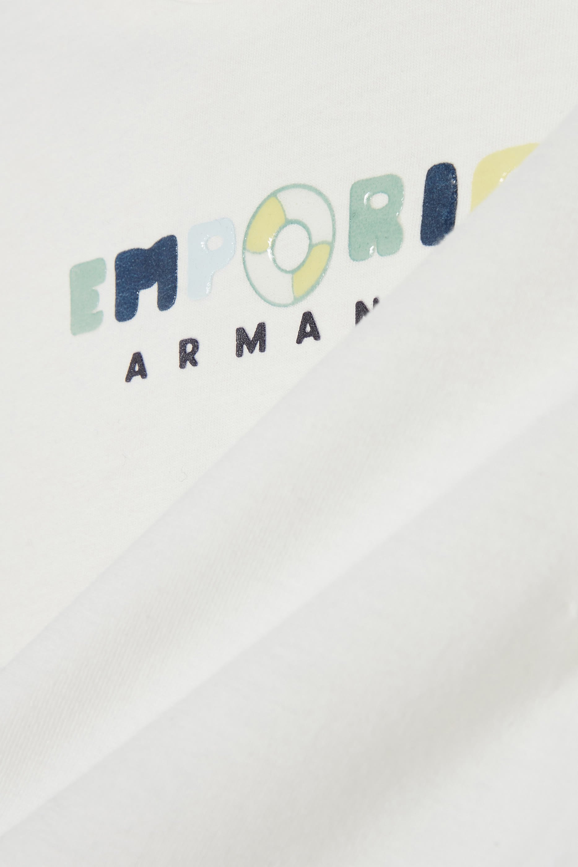 تيشيرت بشعار الماركة للأطفال